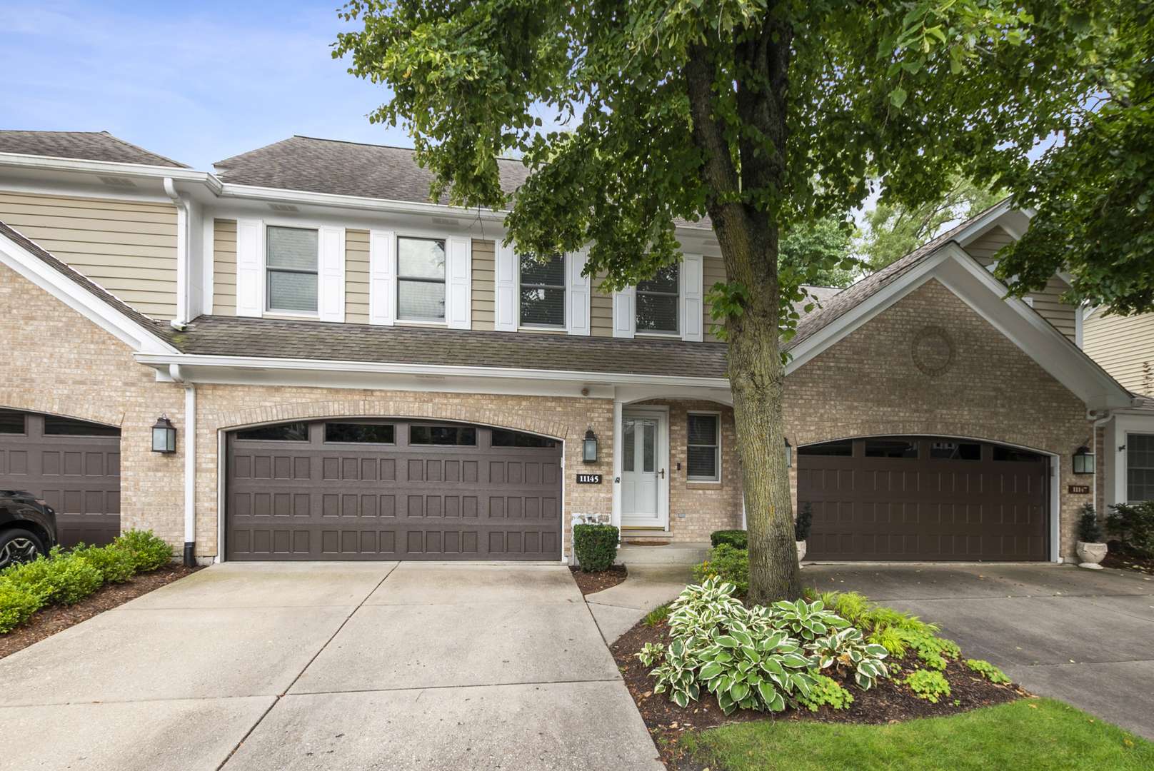 11145 Indian Woods DR, Indian Head Park, IL 60525