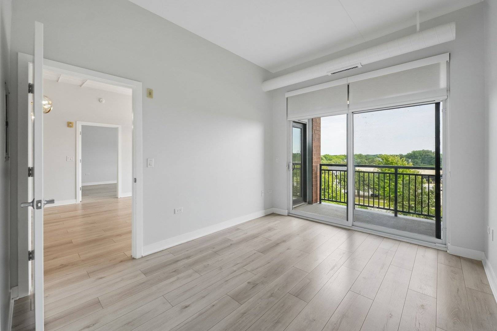 450 Village Center DR #302, Burr Ridge, IL 60527