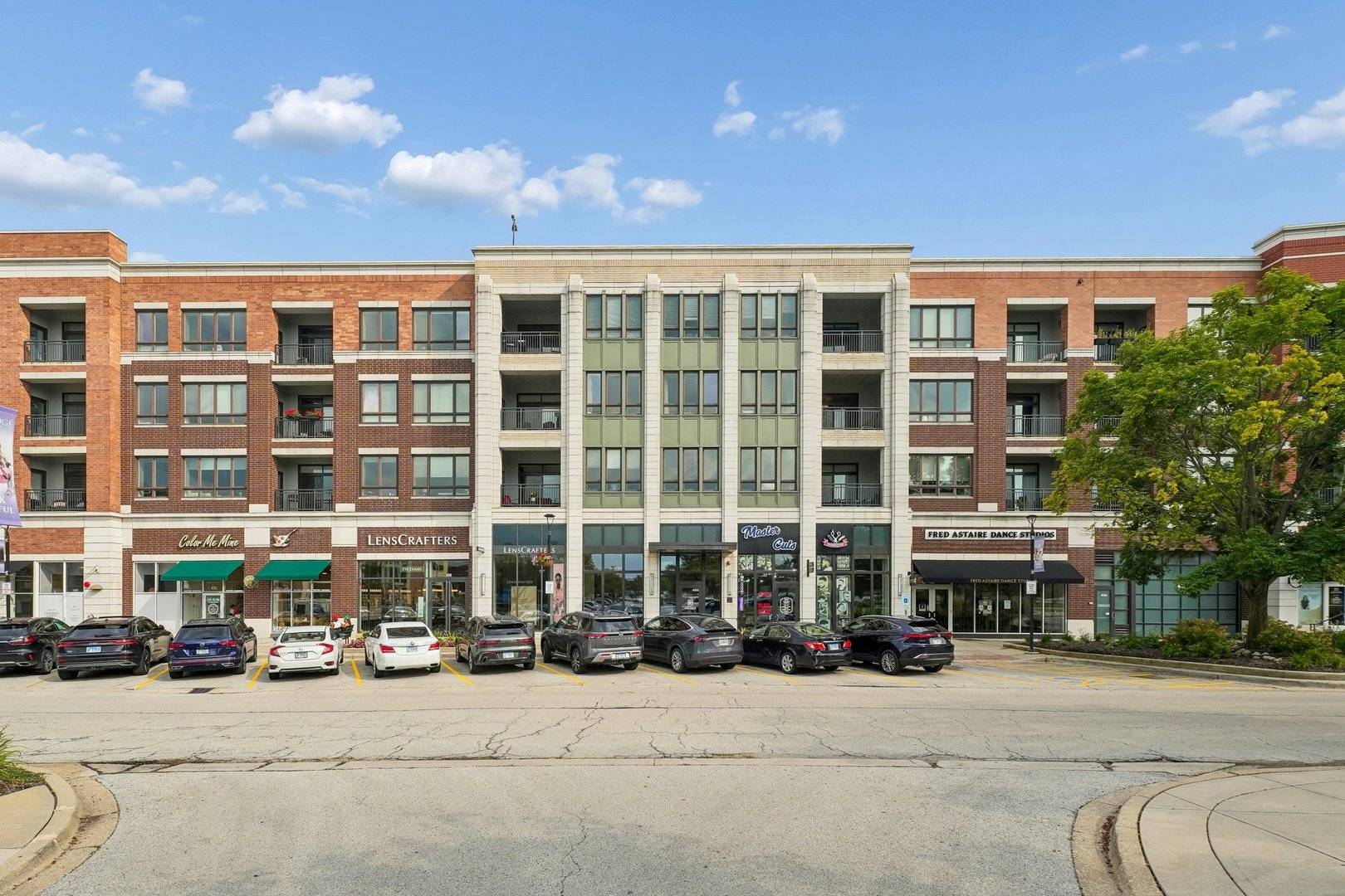 450 Village Center DR #302, Burr Ridge, IL 60527