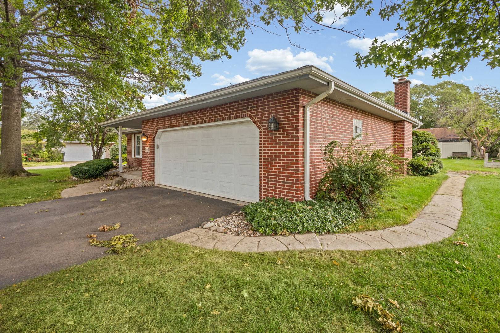 18449 Holland RD, Lansing, IL 60438