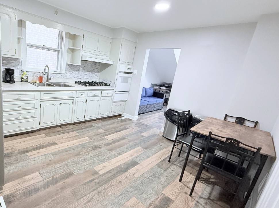 956 W 36th ST, Chicago, IL 60609
