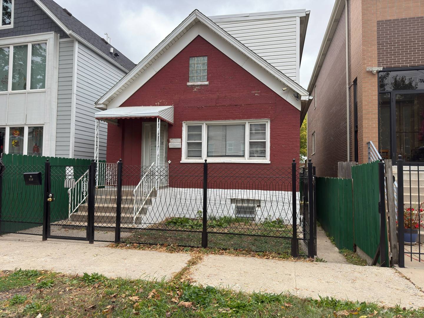 956 W 36th ST, Chicago, IL 60609