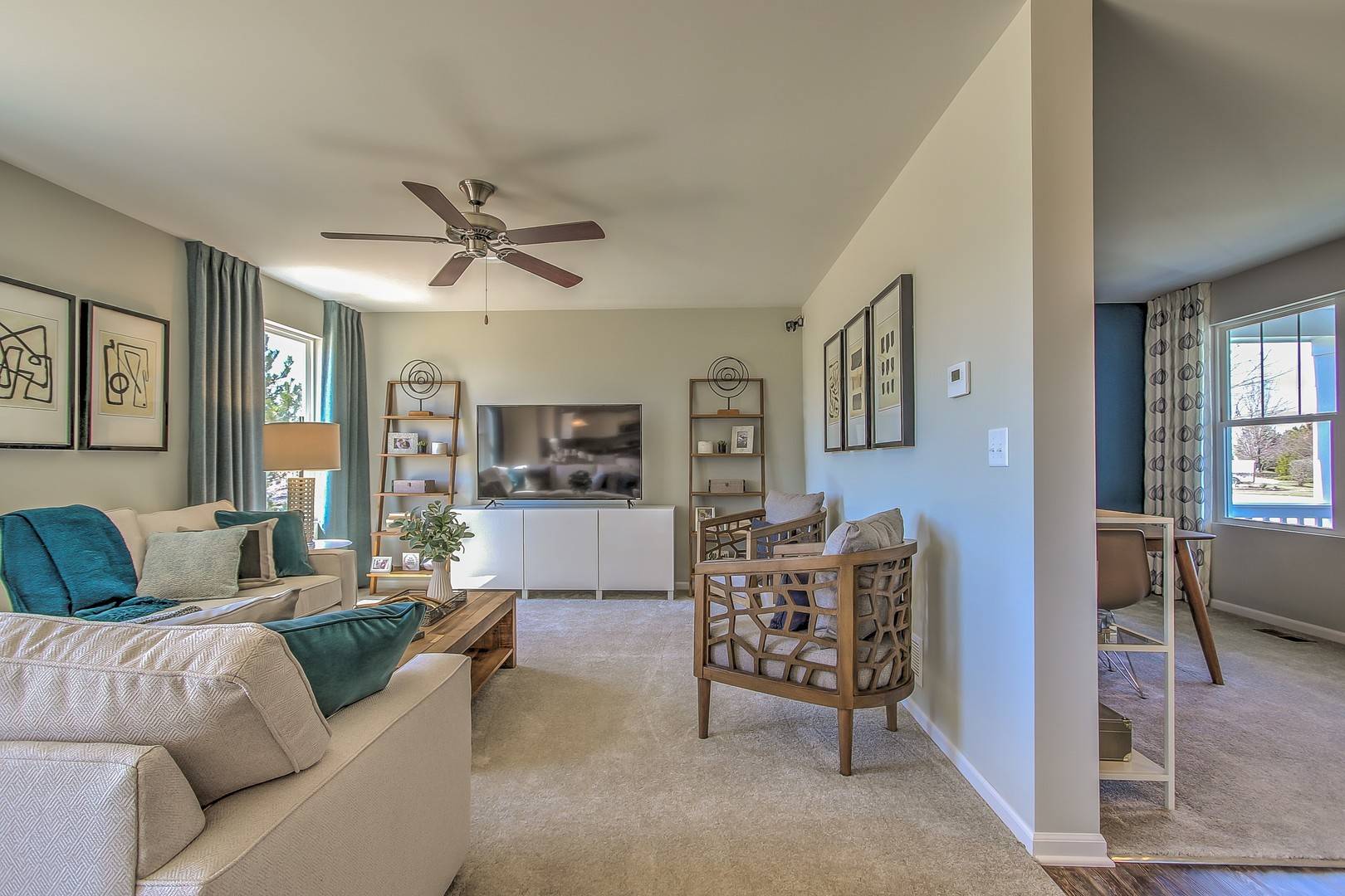 807 Vicki LN, Oswego, IL 60543