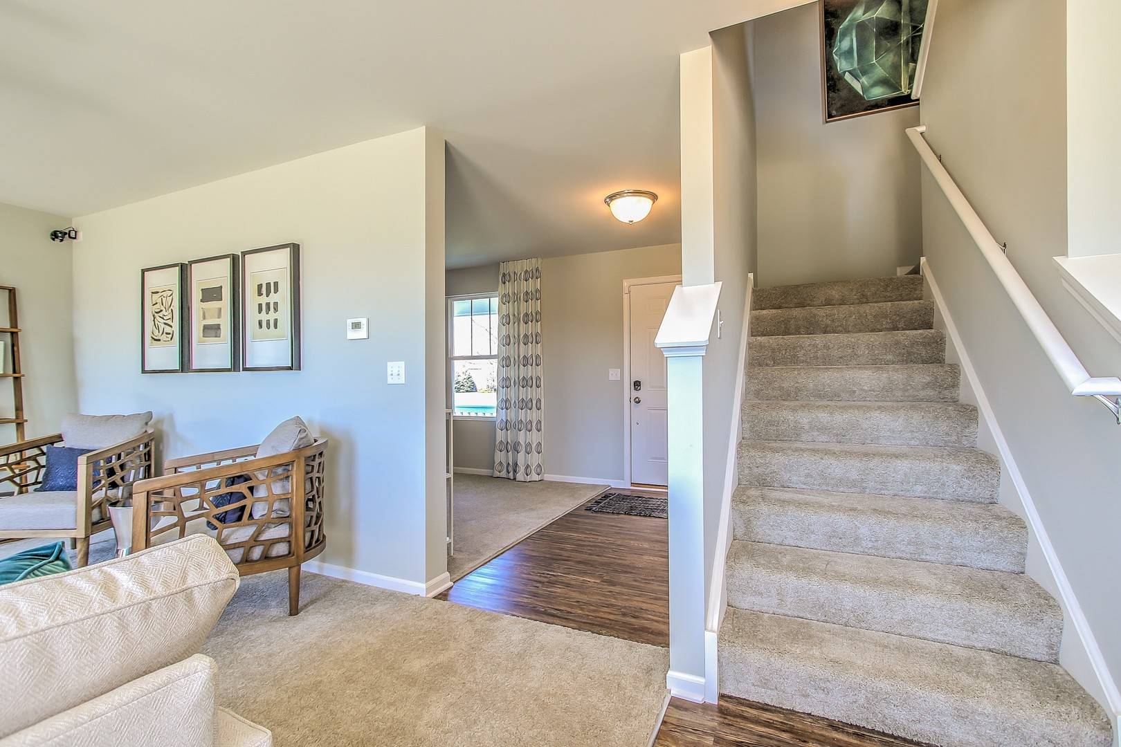 807 Vicki LN, Oswego, IL 60543