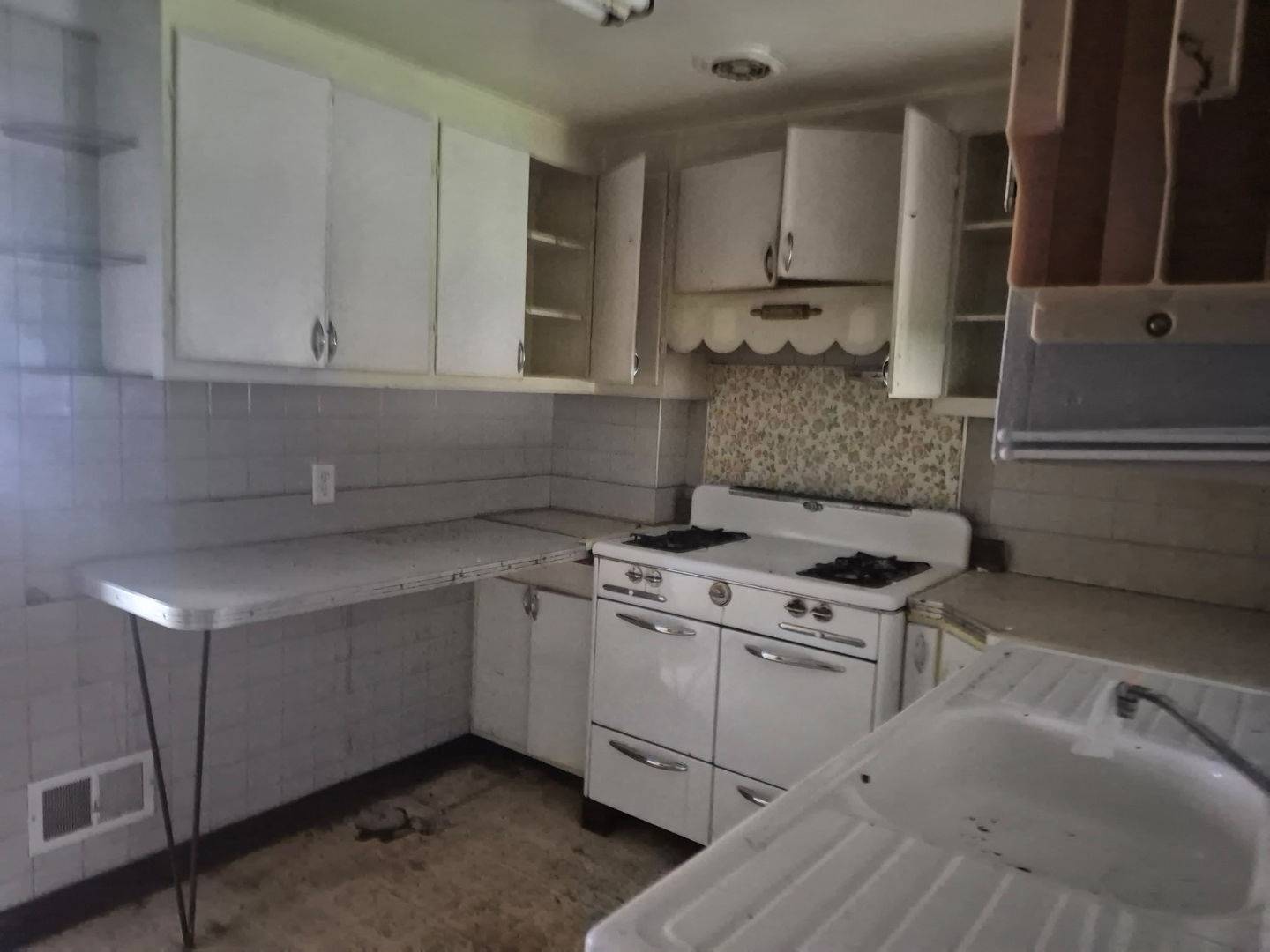 726 E Grand Lake BLVD, West Chicago, IL 60185