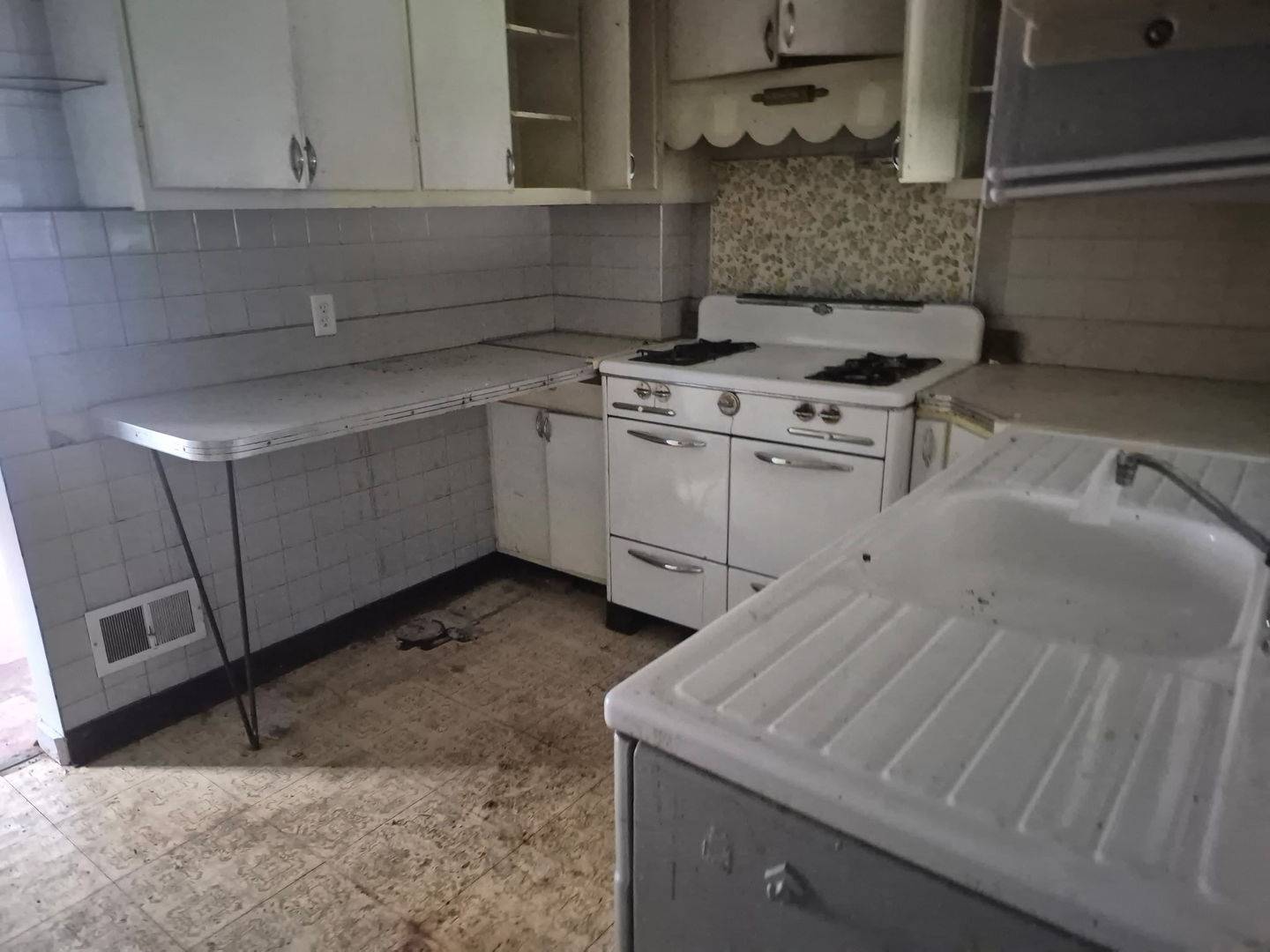 726 E Grand Lake BLVD, West Chicago, IL 60185