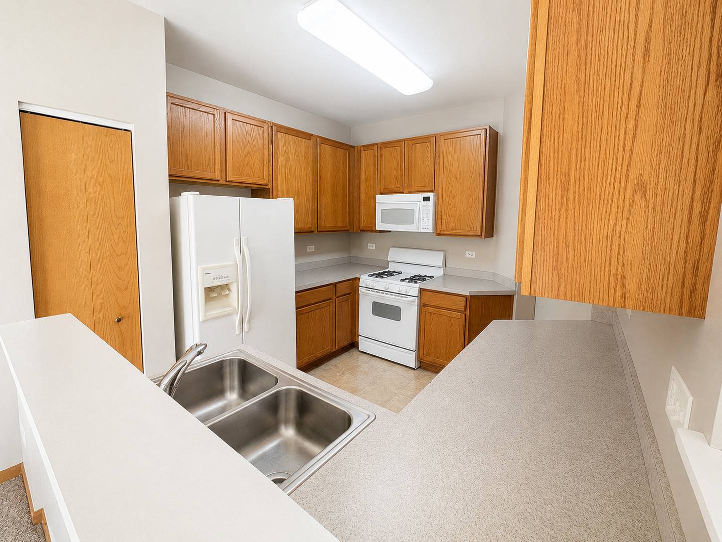 647 Jonathan DR, Round Lake, IL 60073