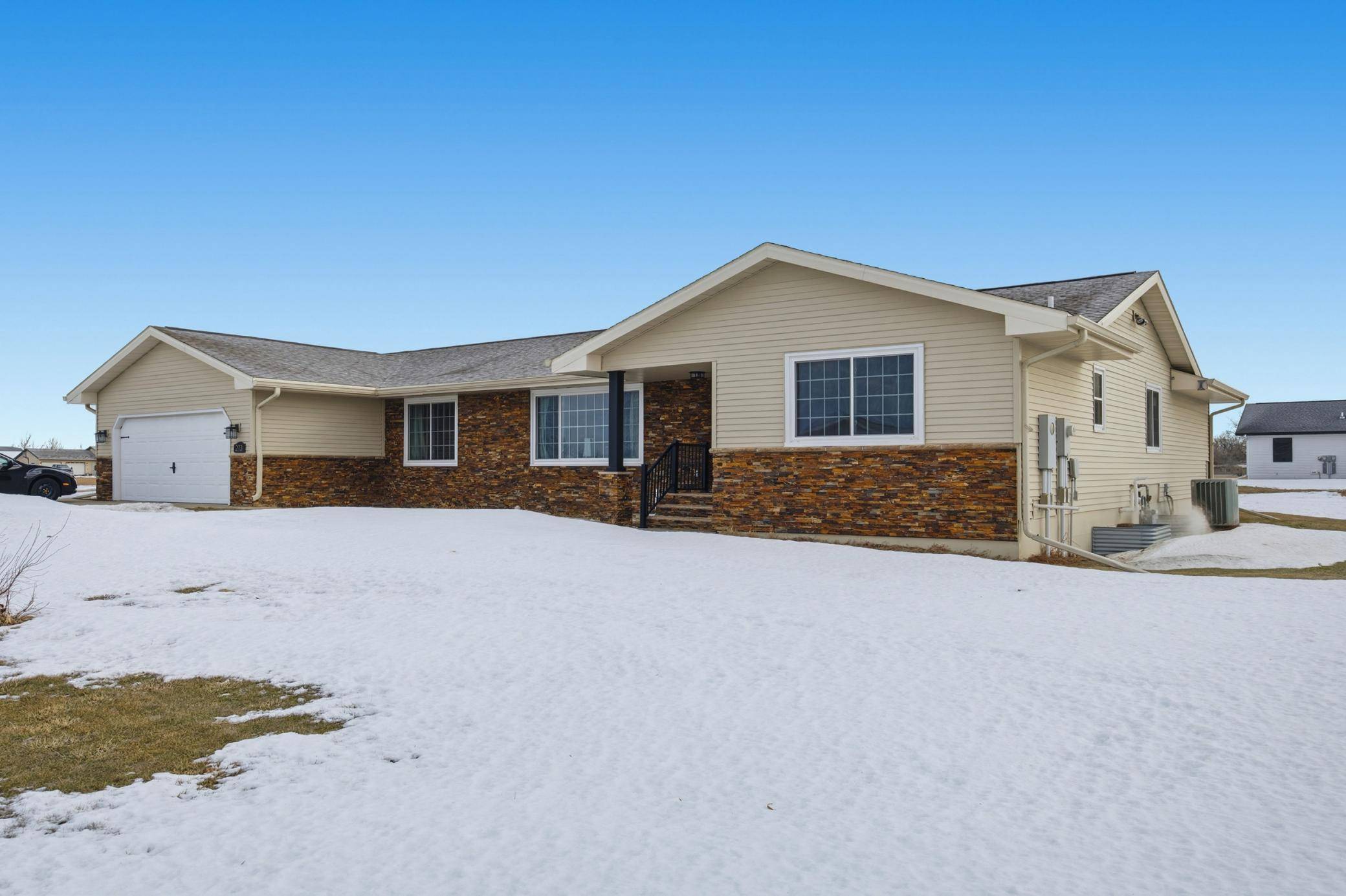 213 5th ST NW, Gwinner, ND 58040