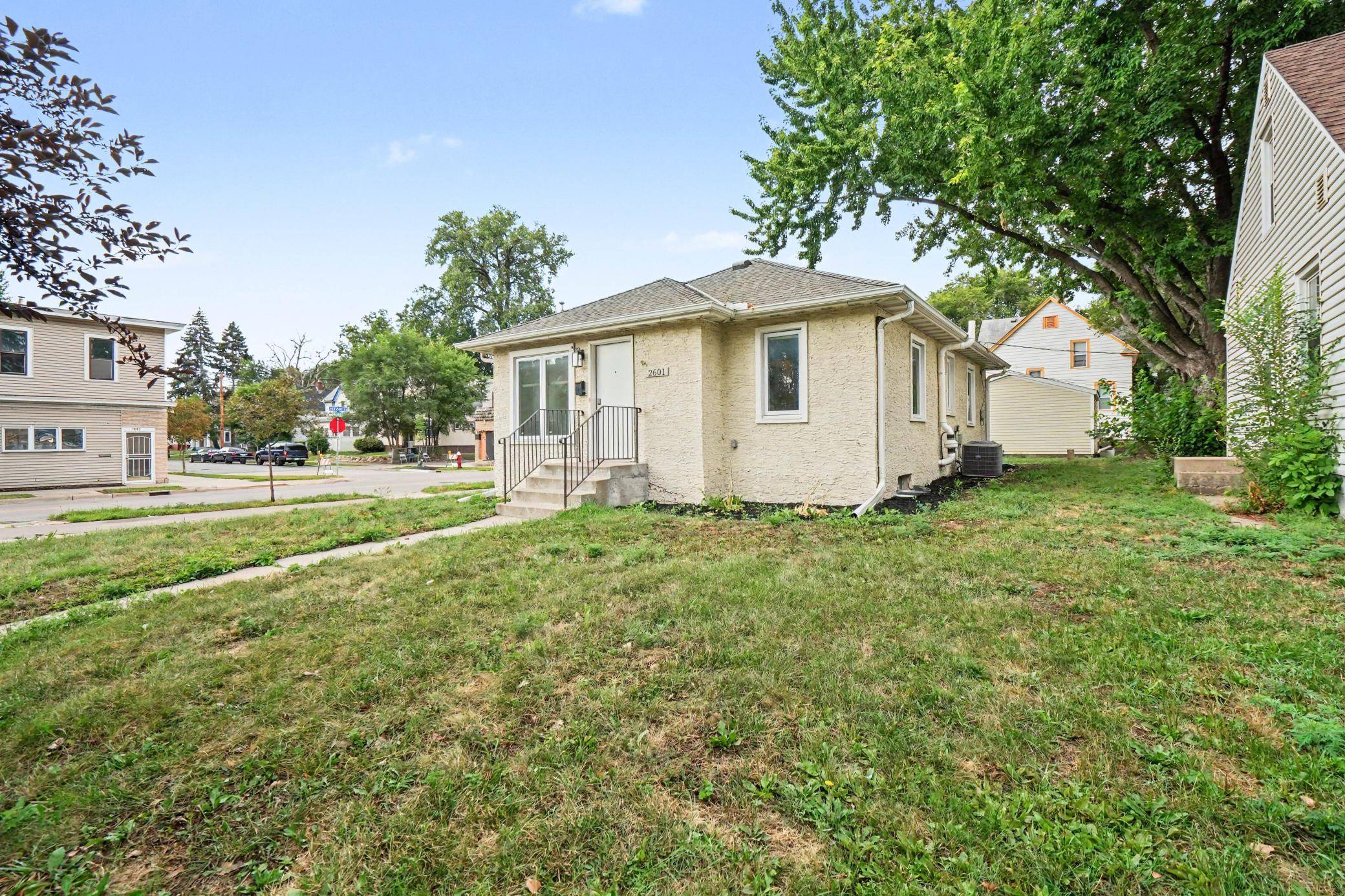 2601 Girard AVE N, Minneapolis, MN 55411