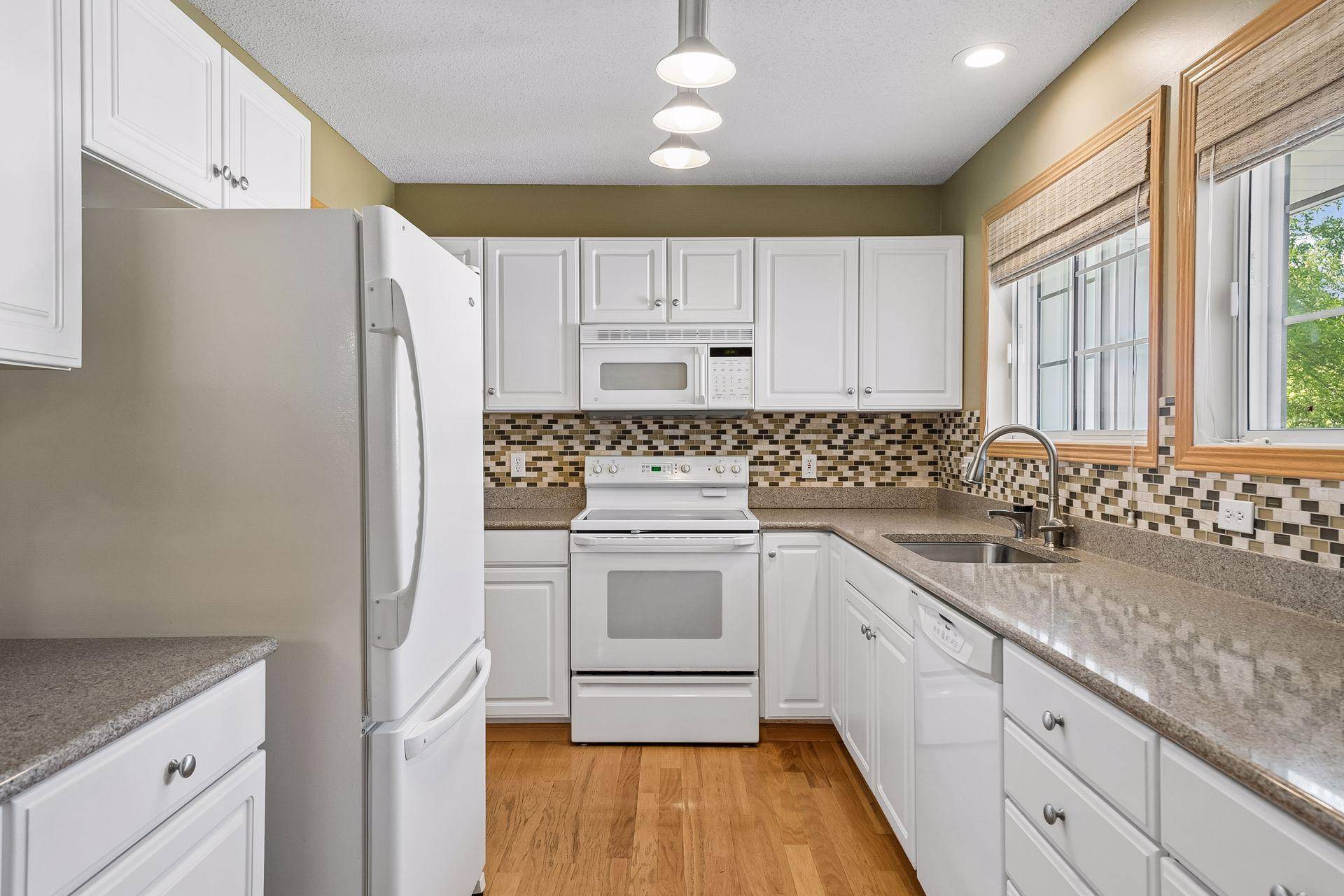 10811 Lexington DR, Eden Prairie, MN 55344