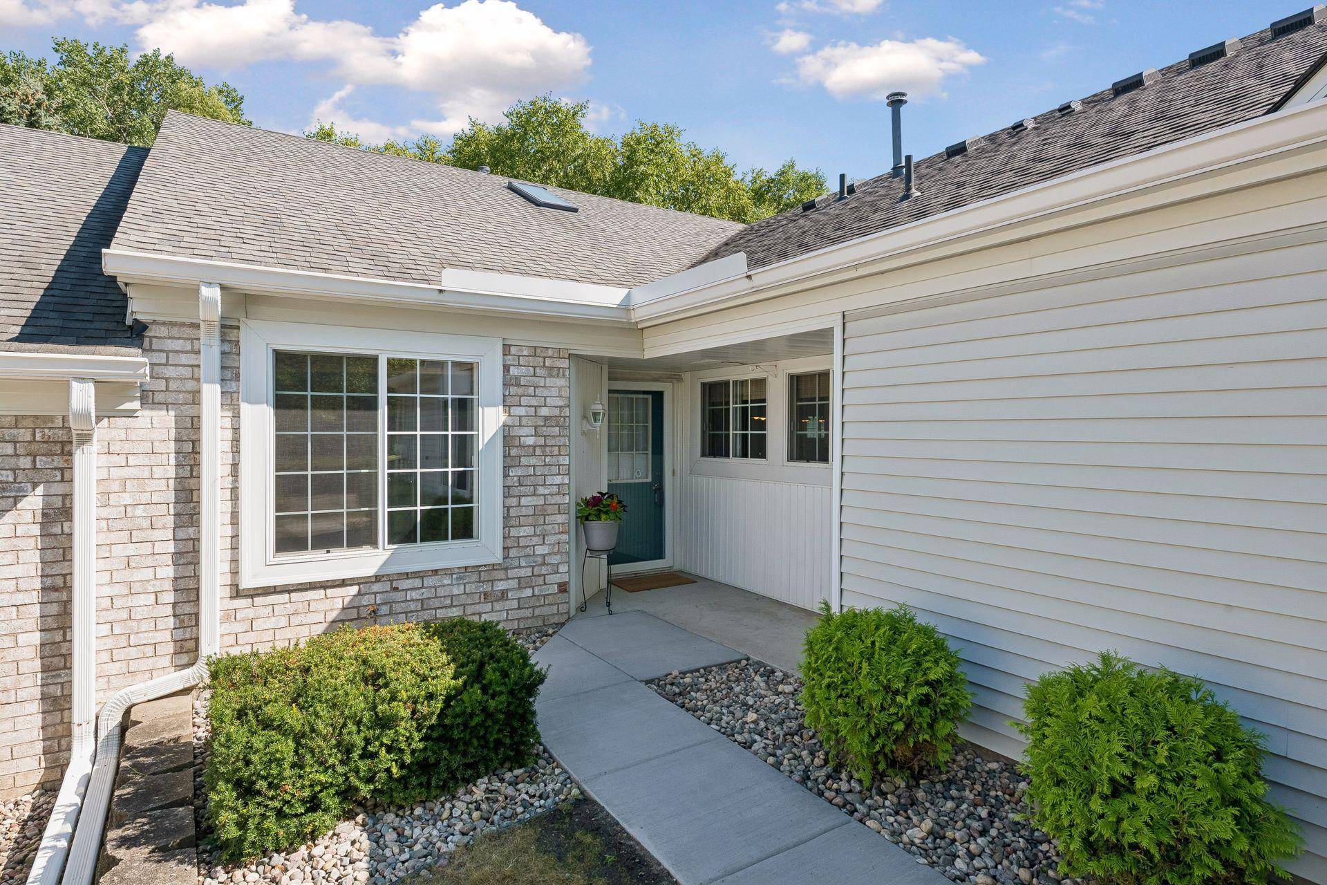 10811 Lexington DR, Eden Prairie, MN 55344