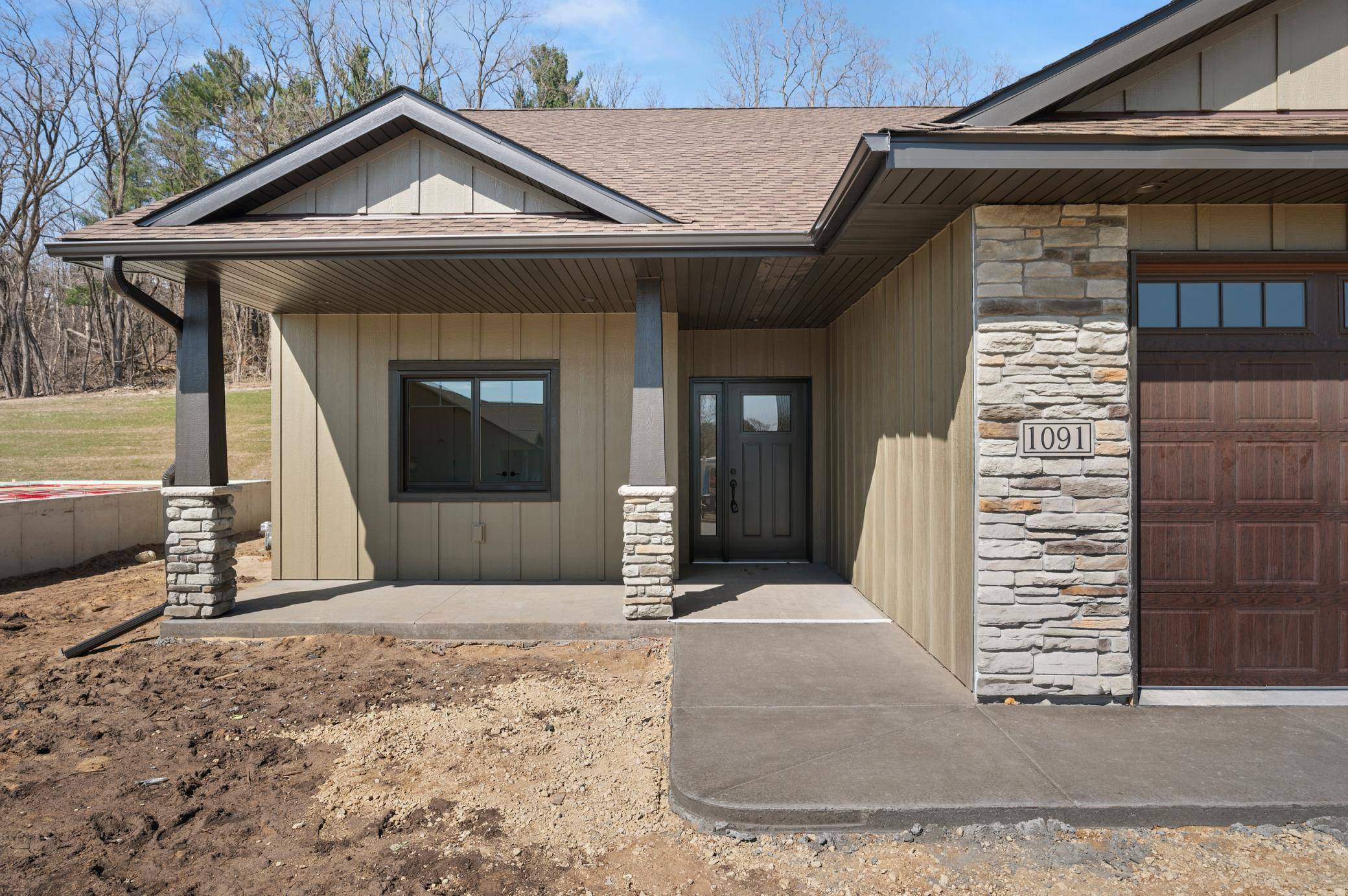 1091 Legend LN, River Falls, WI 54022
