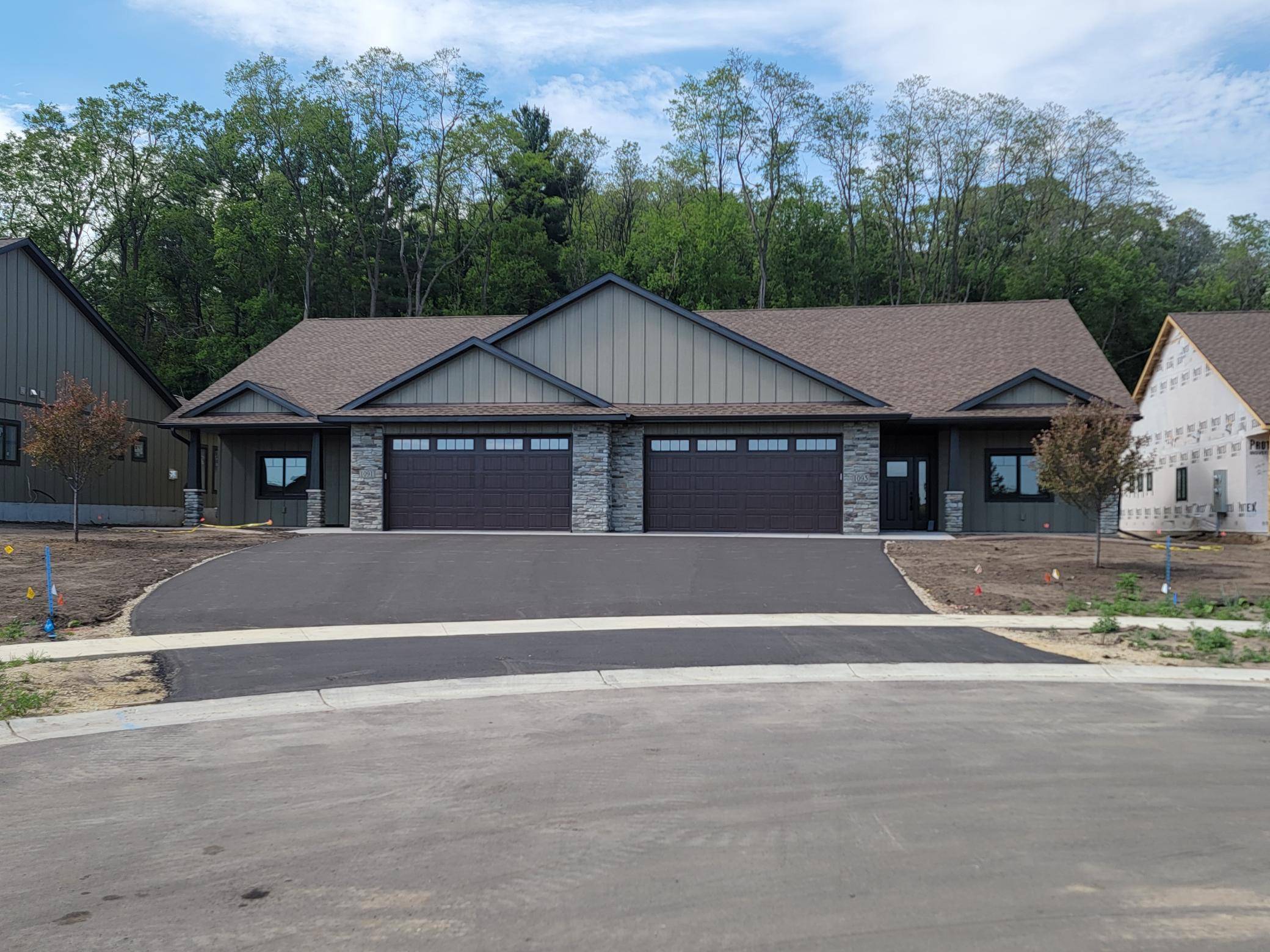 1091 Legend LN, River Falls, WI 54022