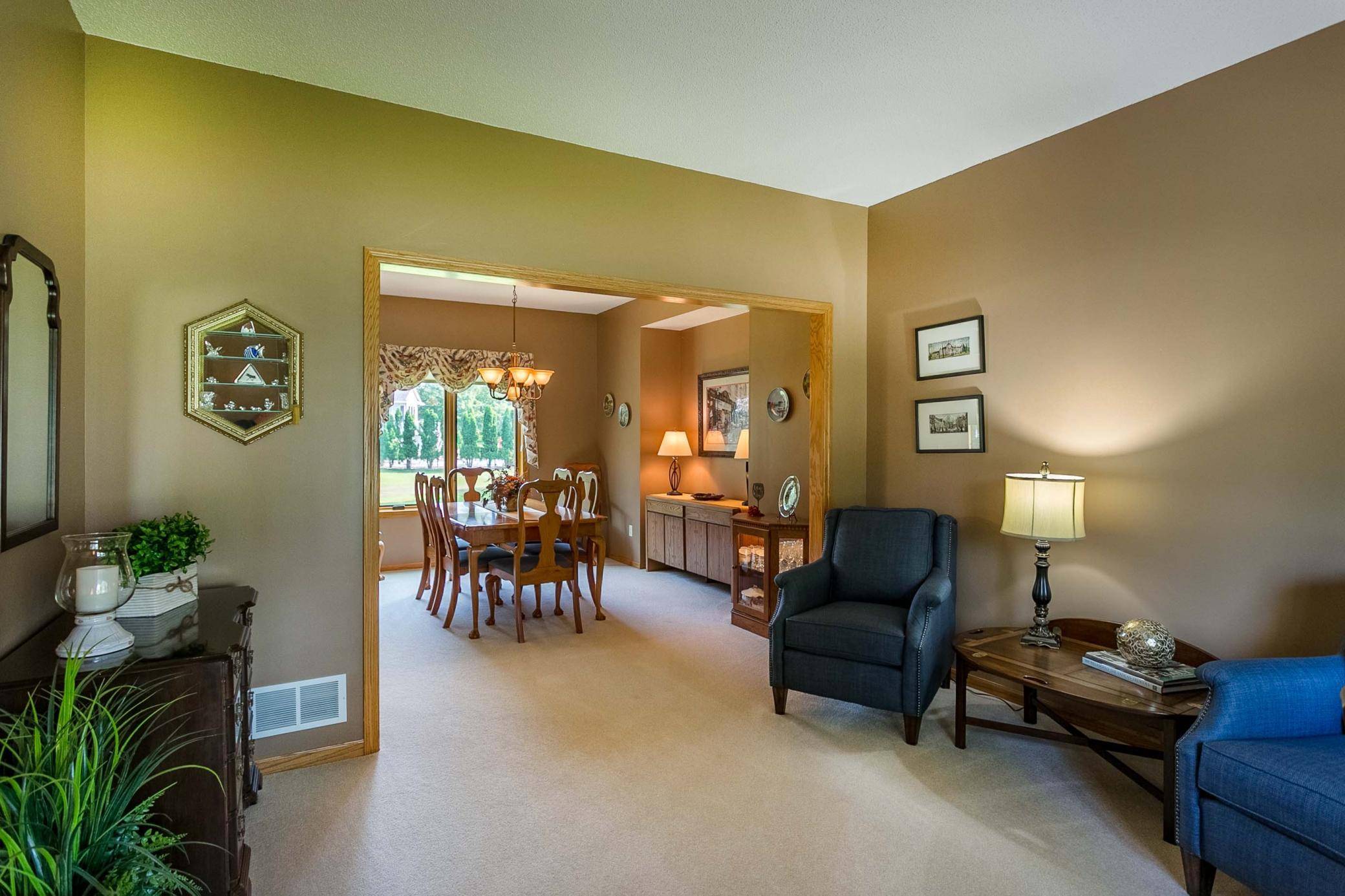 3895 Arlington DR, Woodbury, MN 55129
