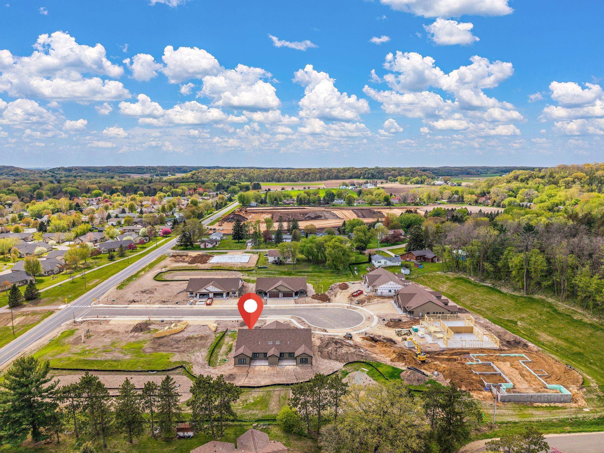 1060 Legend LN, River Falls, WI 54022