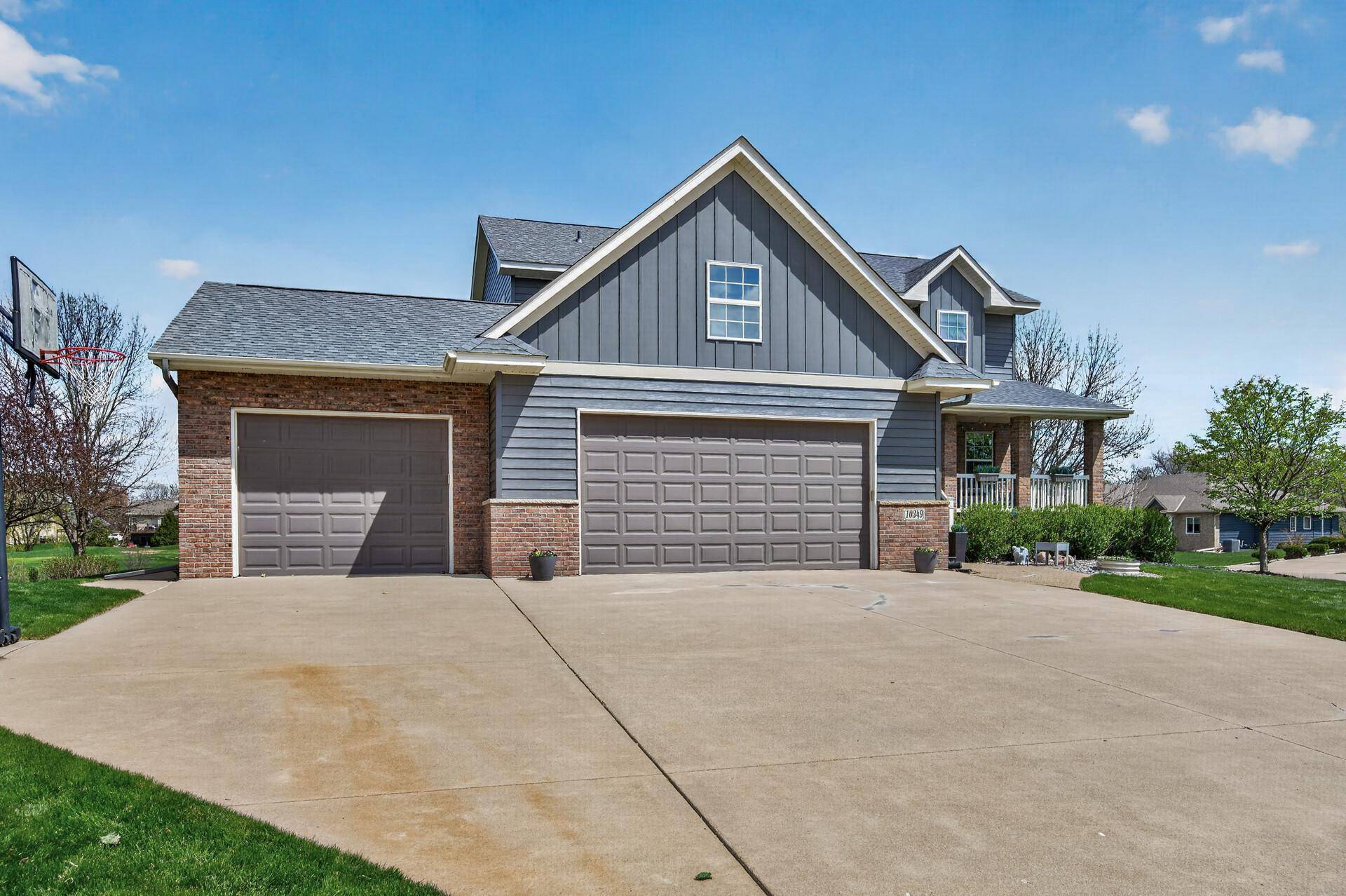 10349 Karston CT NE, Albertville, MN 55301