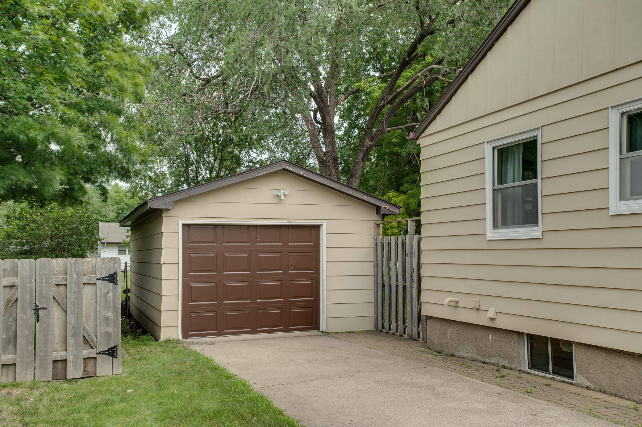 424 15th ST S, Moorhead, MN 56560