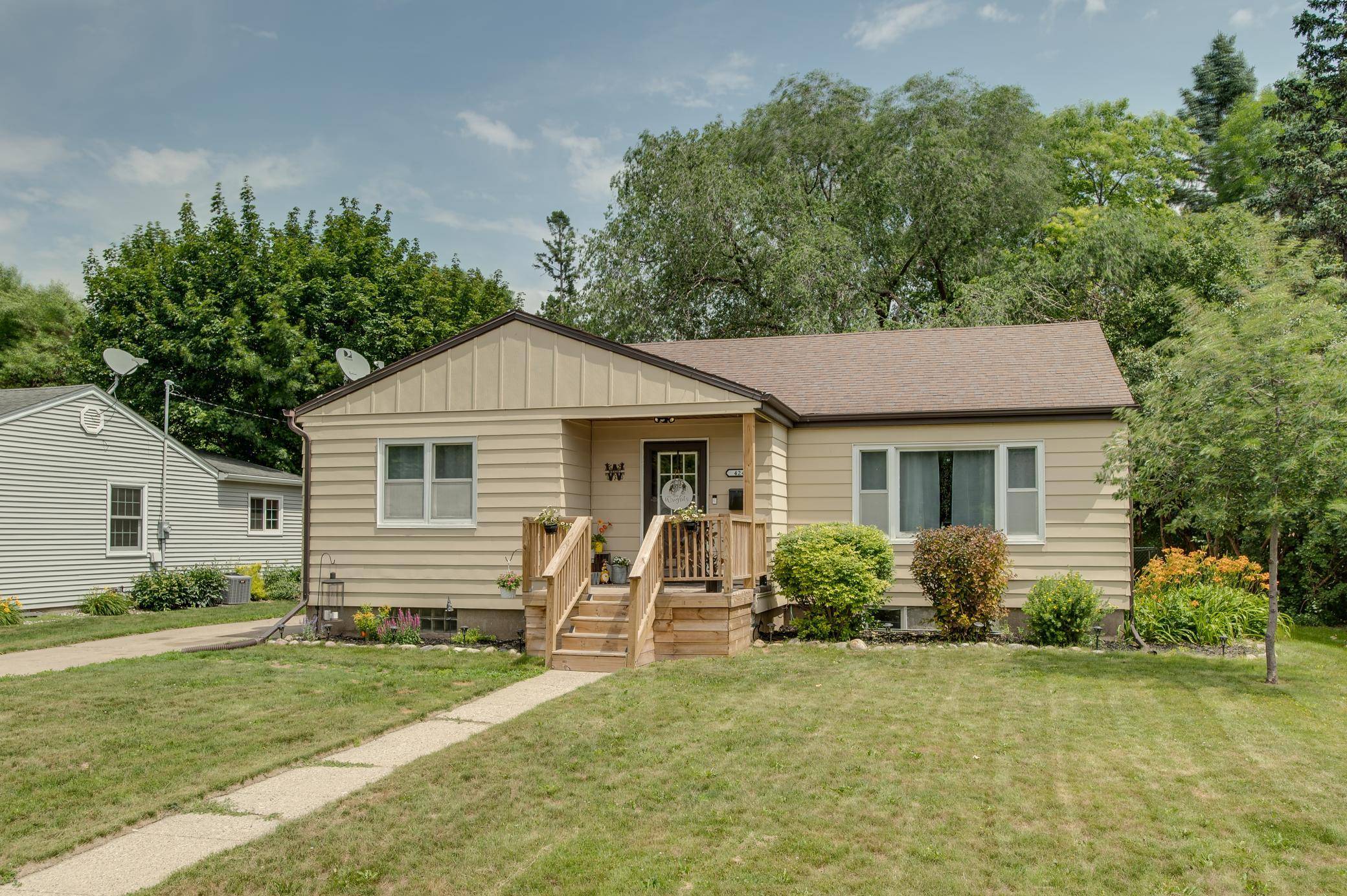 424 15th ST S, Moorhead, MN 56560