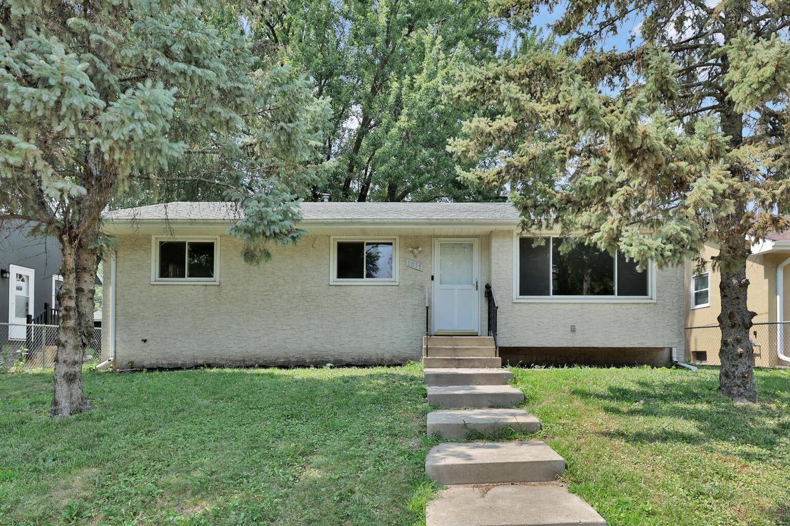 1017 Livingston AVE, West Saint Paul, MN 55118