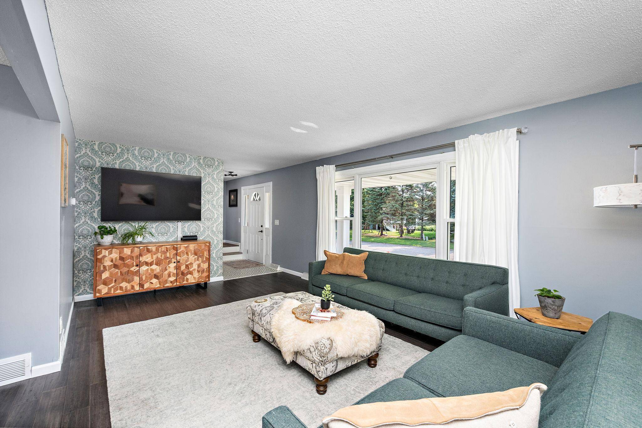 1802 Evergreen CT, Woodbury, MN 55125