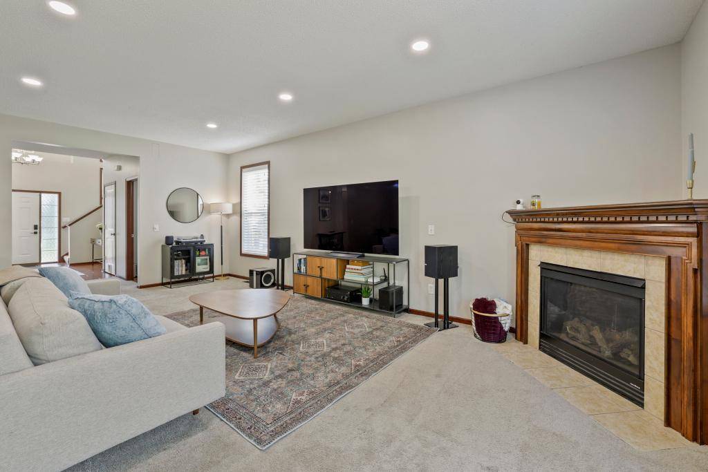 2321 Woodcrest DR, Woodbury, MN 55129