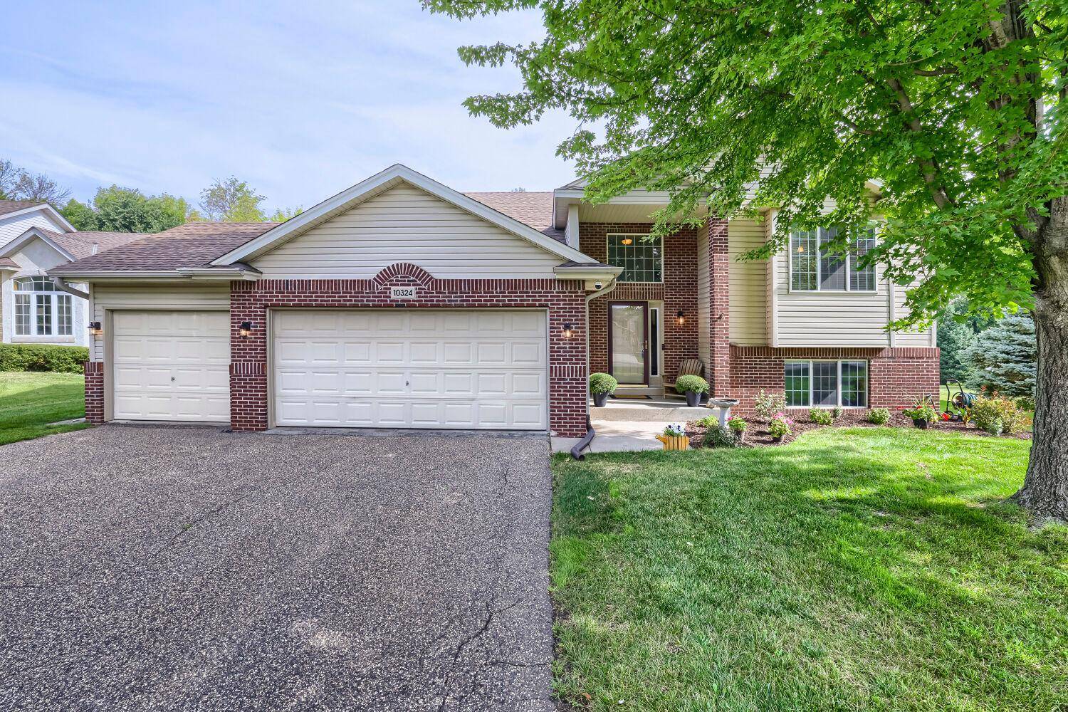 10324 Kalen LN NE, Hanover, MN 55341