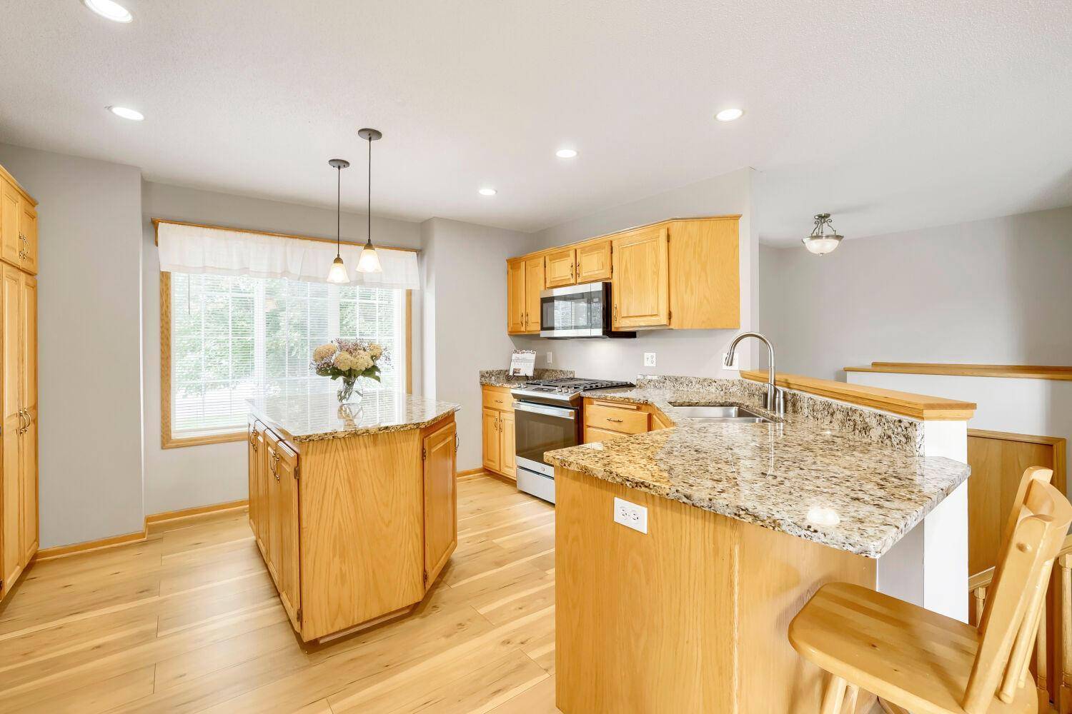 10324 Kalen LN NE, Hanover, MN 55341