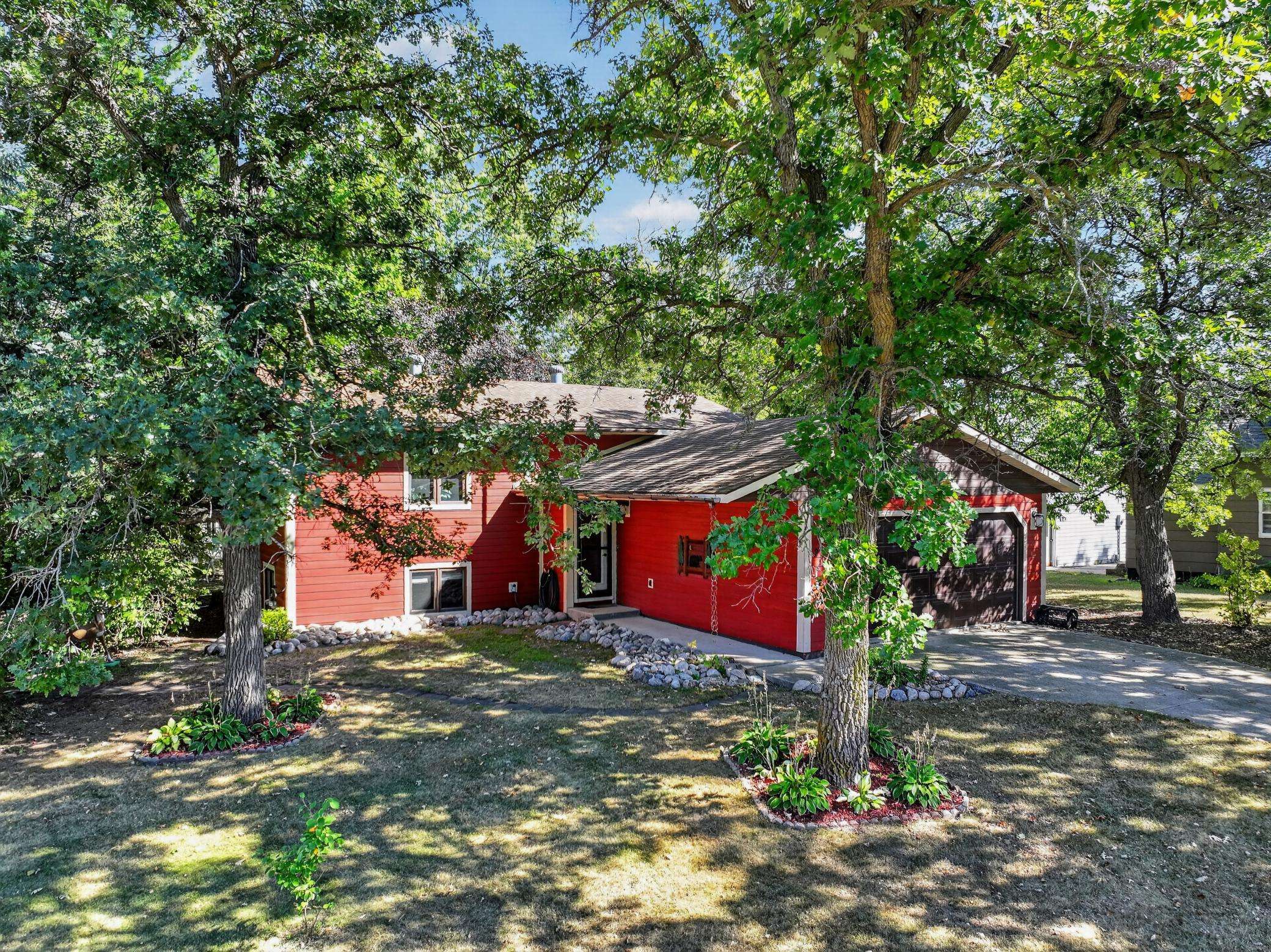 205 Kenwood DR, Alexandria, MN 56308