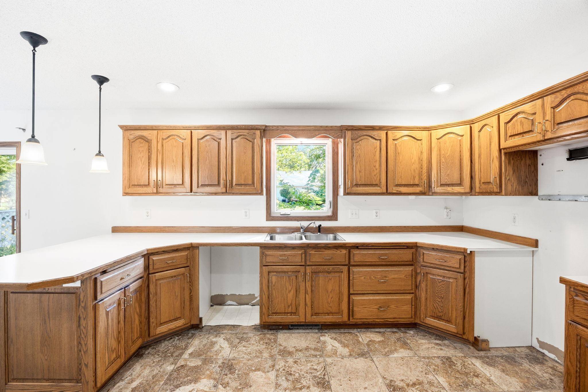 1602 Mcleod AVE N, Glencoe, MN 55336