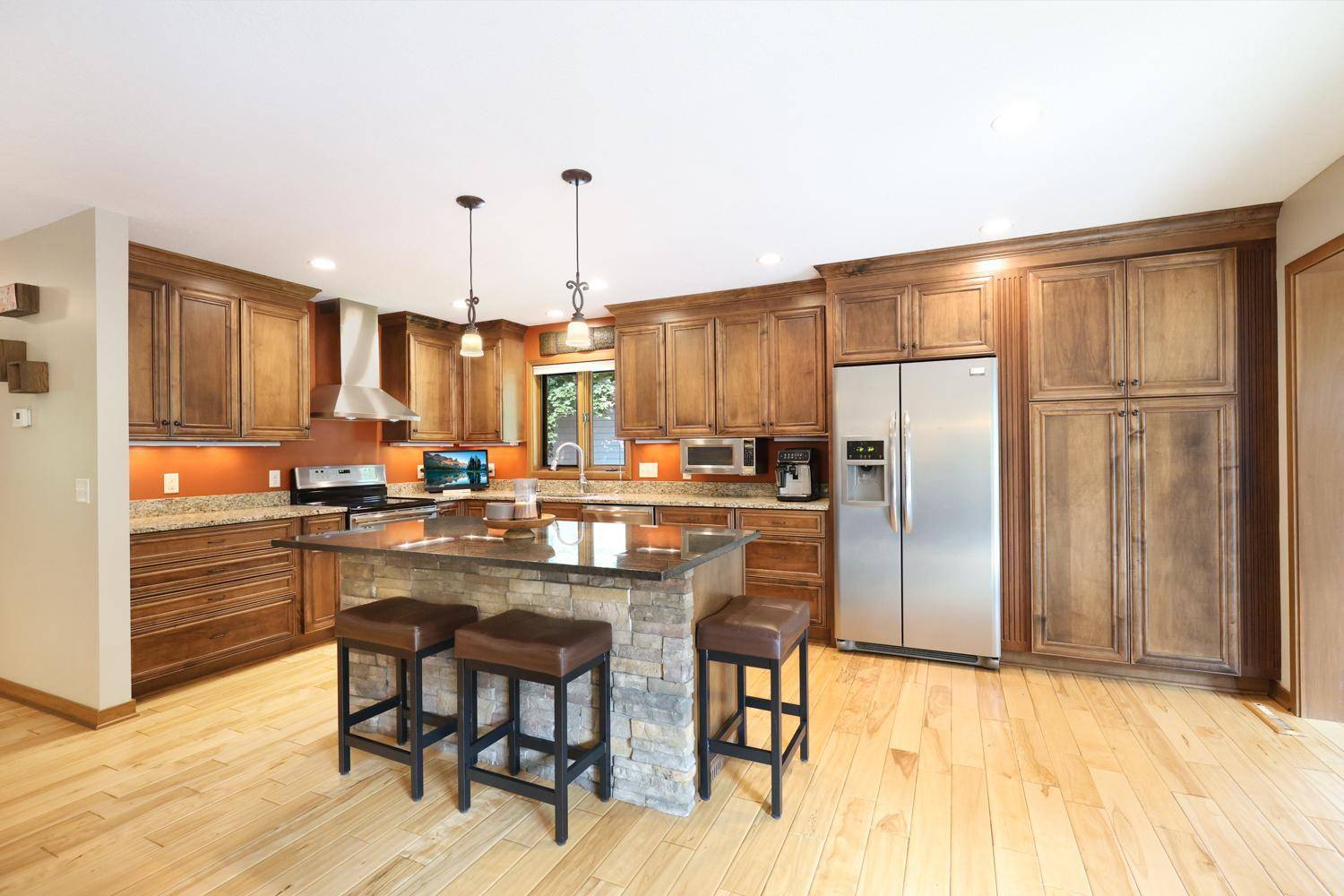 10234 Nottingham TRL, Eden Prairie, MN 55347