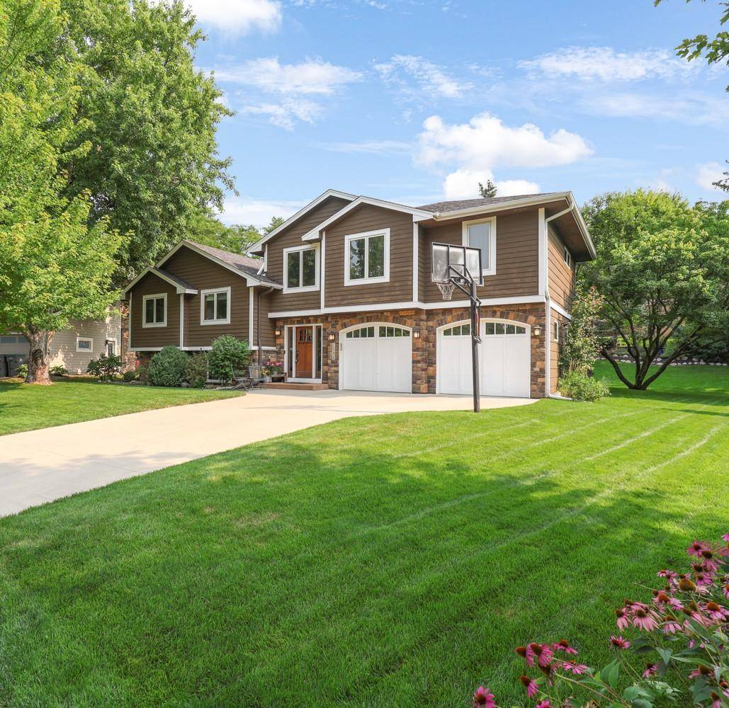 10234 Nottingham TRL, Eden Prairie, MN 55347