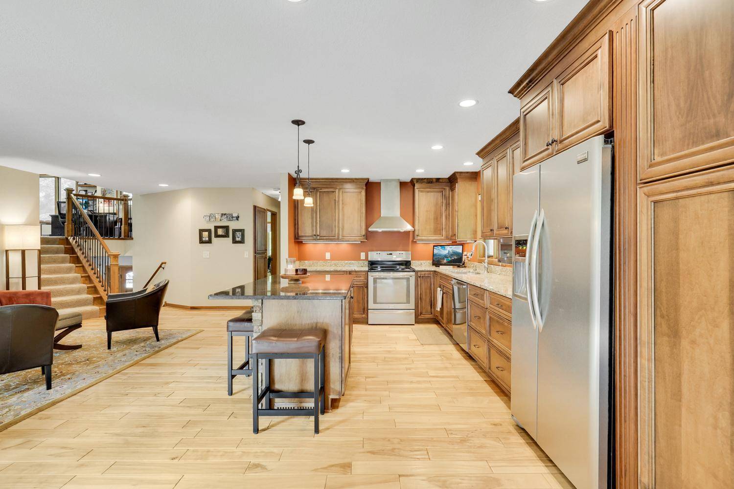 10234 Nottingham TRL, Eden Prairie, MN 55347