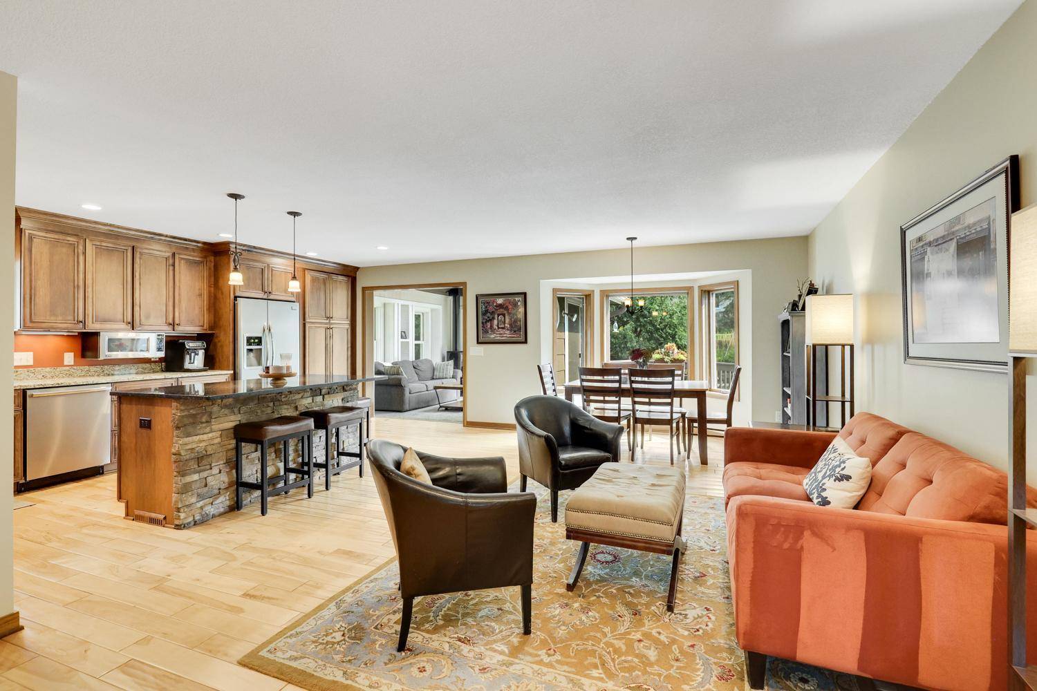 10234 Nottingham TRL, Eden Prairie, MN 55347