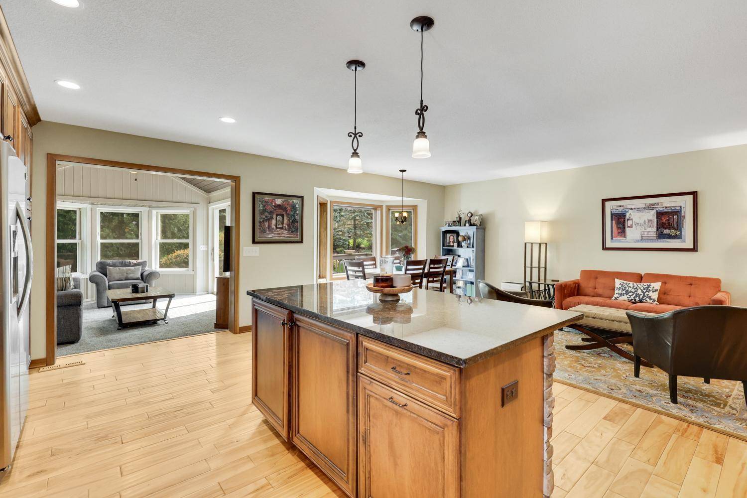 10234 Nottingham TRL, Eden Prairie, MN 55347