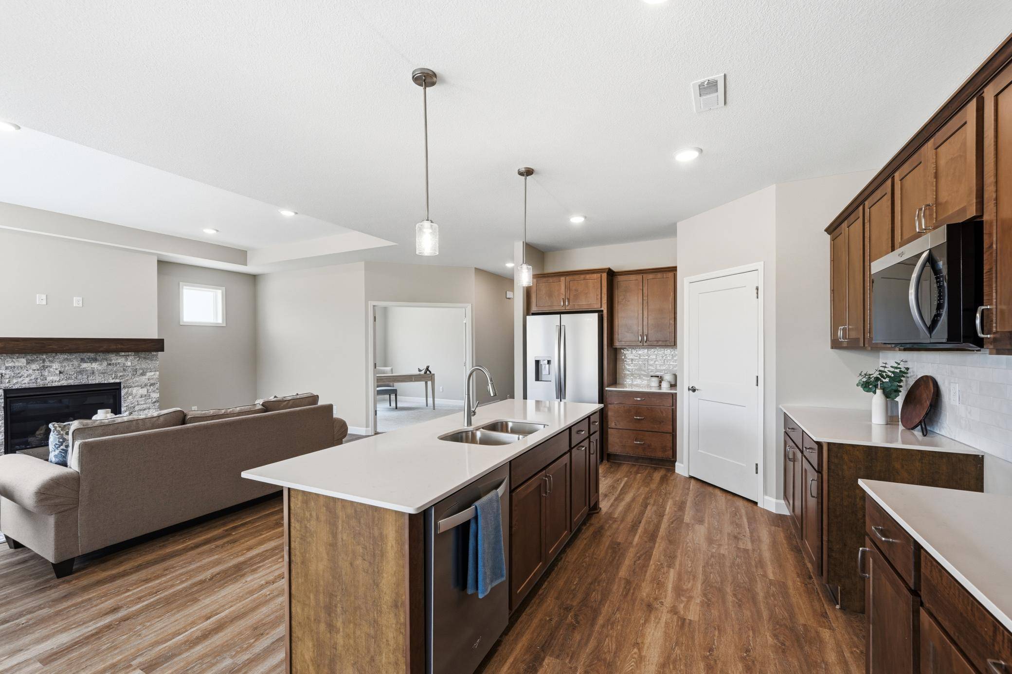 834 Walnut Grove LN, Hanover, MN 55341