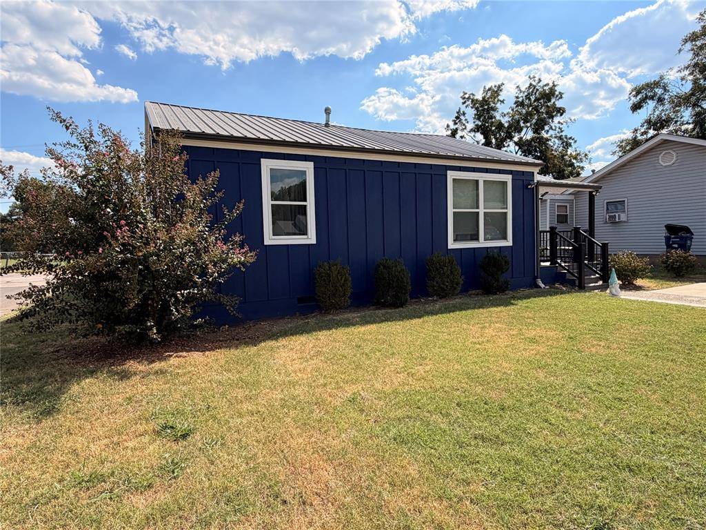 801 W College AVE, Seminole, OK 74868