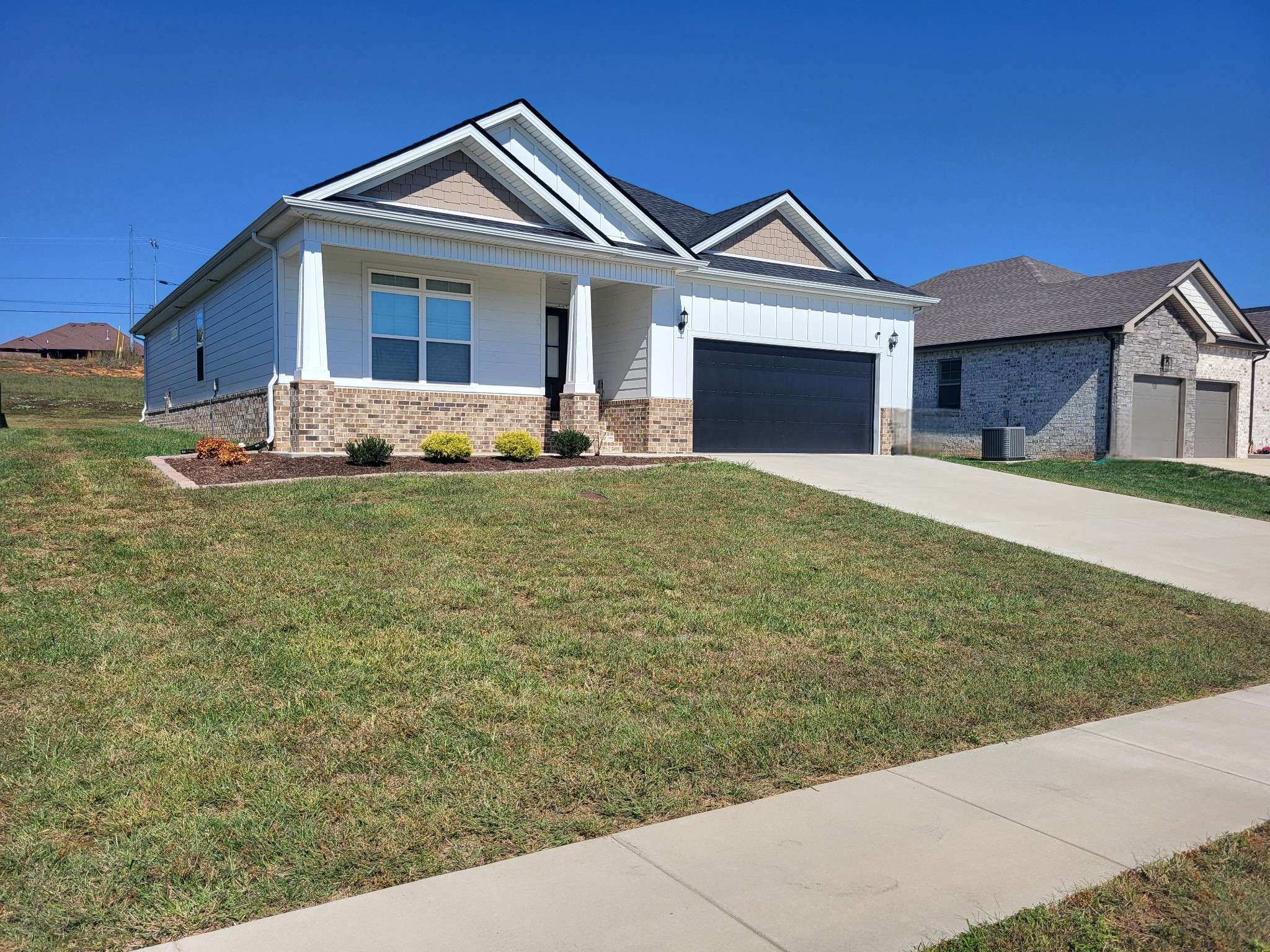 321 Frontier Dr, Clarksville, TN 37043