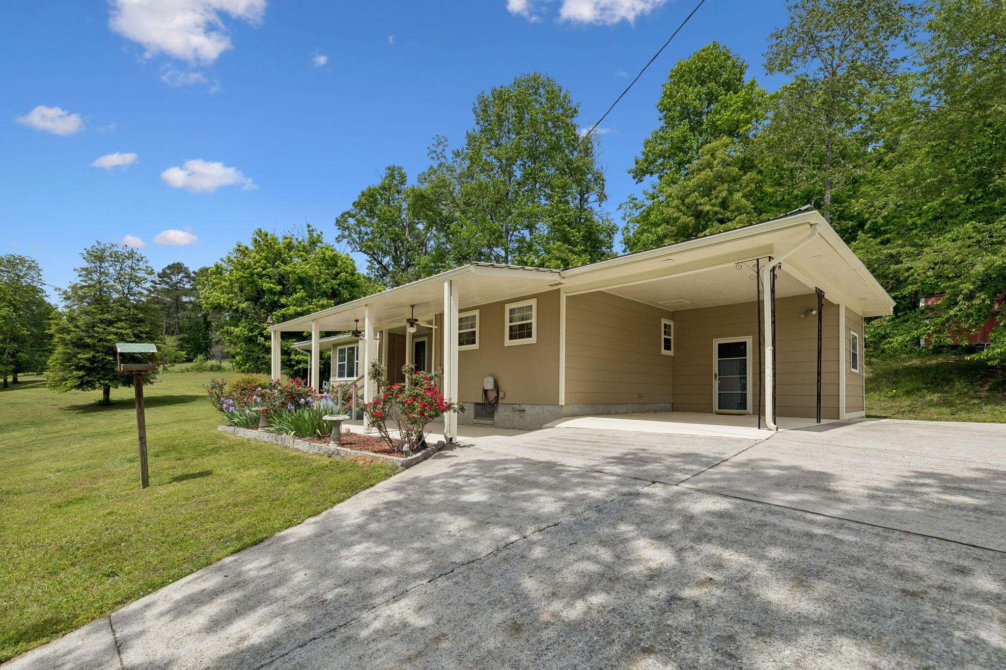 1484 Blythe Ferry Road, Dayton, TN 37321