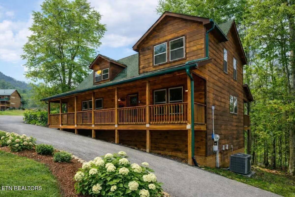 3213 Samuel Wear Drive, Sevierville, TN 37862