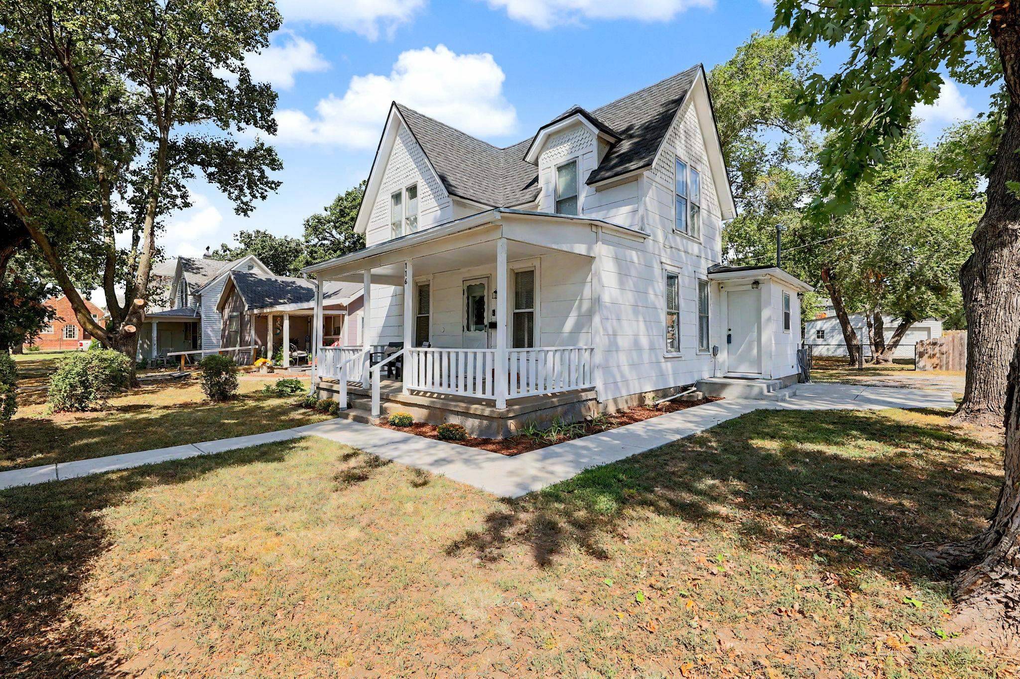 116 SW 3rd St, Newton, KS 67114