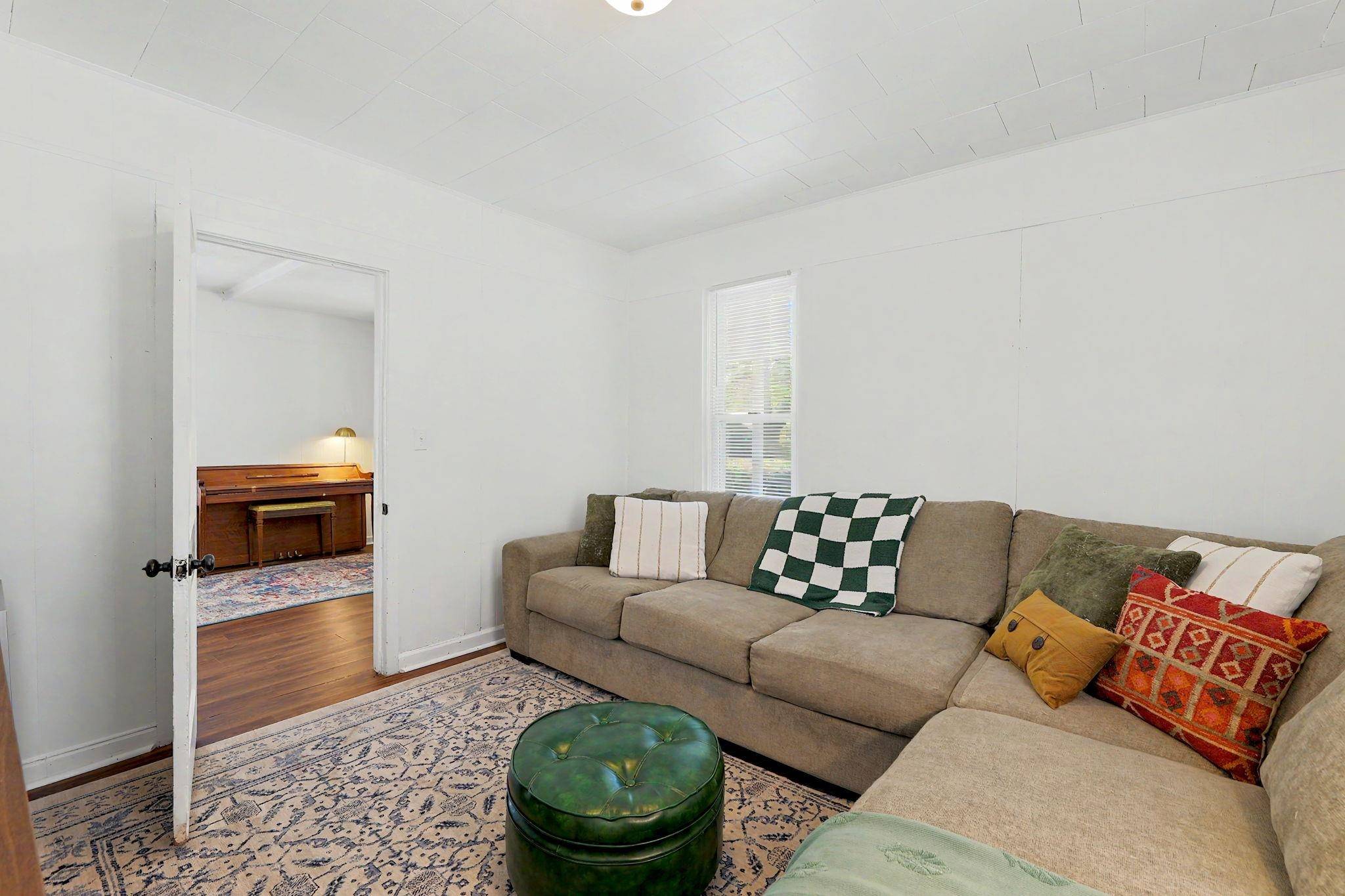 116 SW 3rd St, Newton, KS 67114