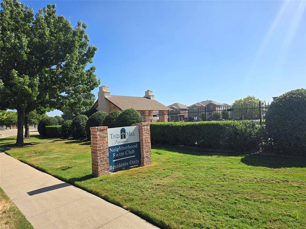 8928 Sunny Hollow Drive, Fort Worth, TX 76179
