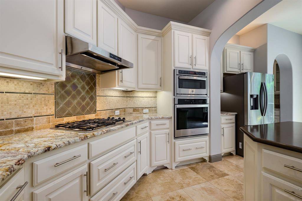 2254 Magic Mantle Drive, Lewisville, TX 75056