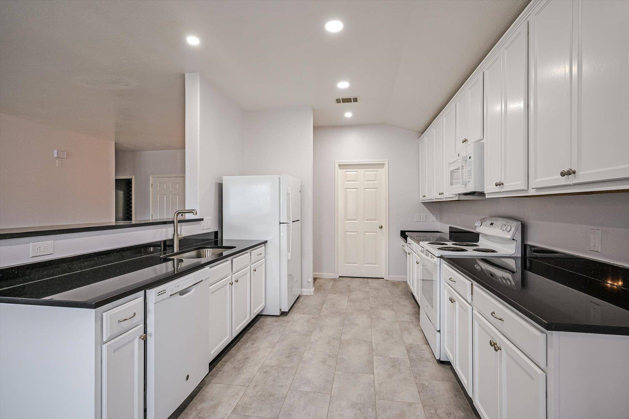 401 Bandara Woods BLVD, Elgin, TX 78621