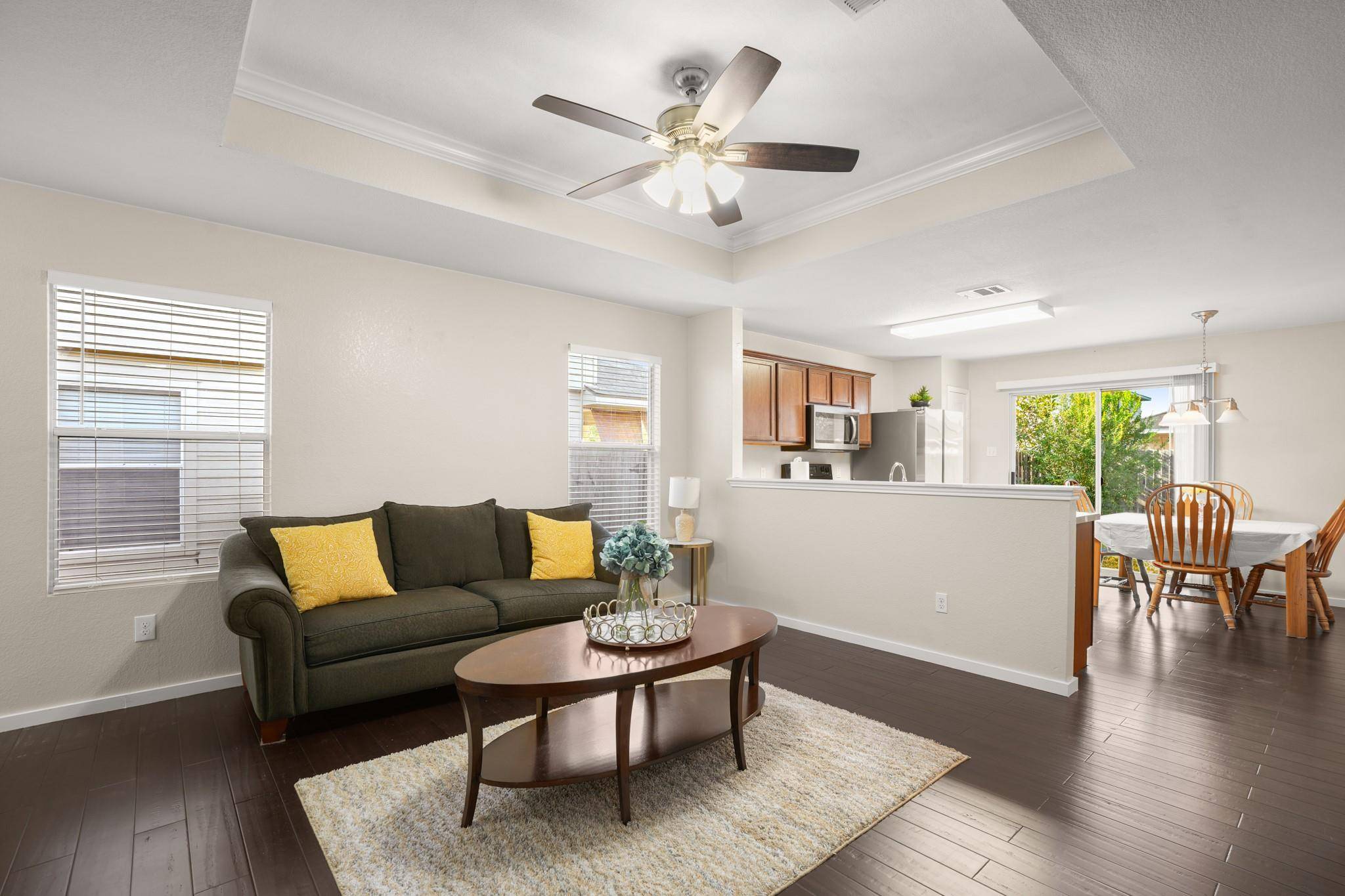 137 Hillhouse LN, Manchaca, TX 78652