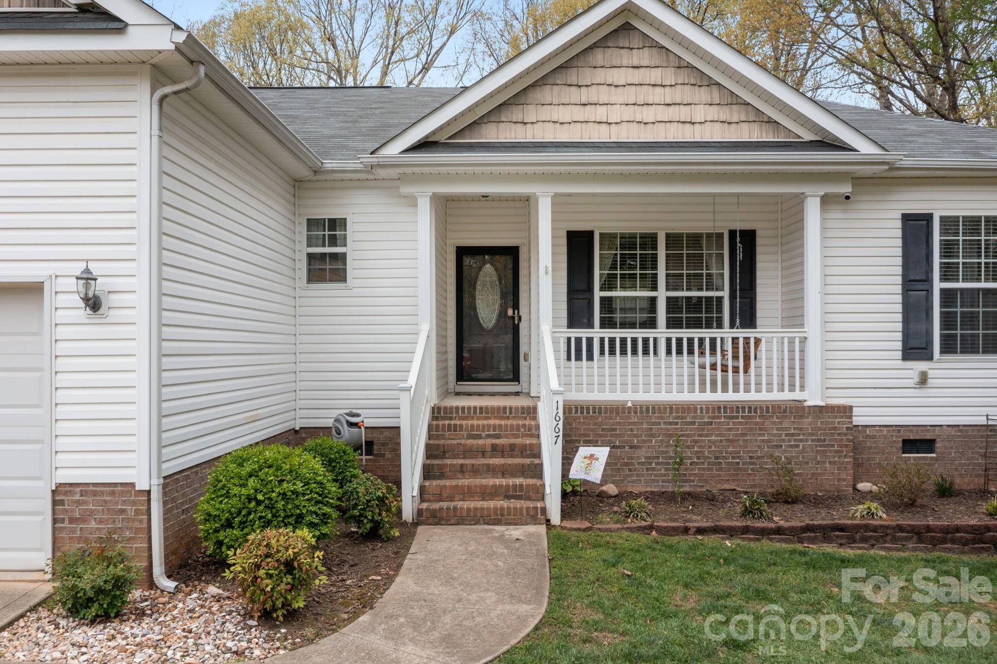 1667 Warwick CT, Lincolnton, NC 28092