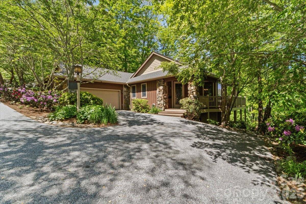 15 Ivy Point LN, Burnsville, NC 28714