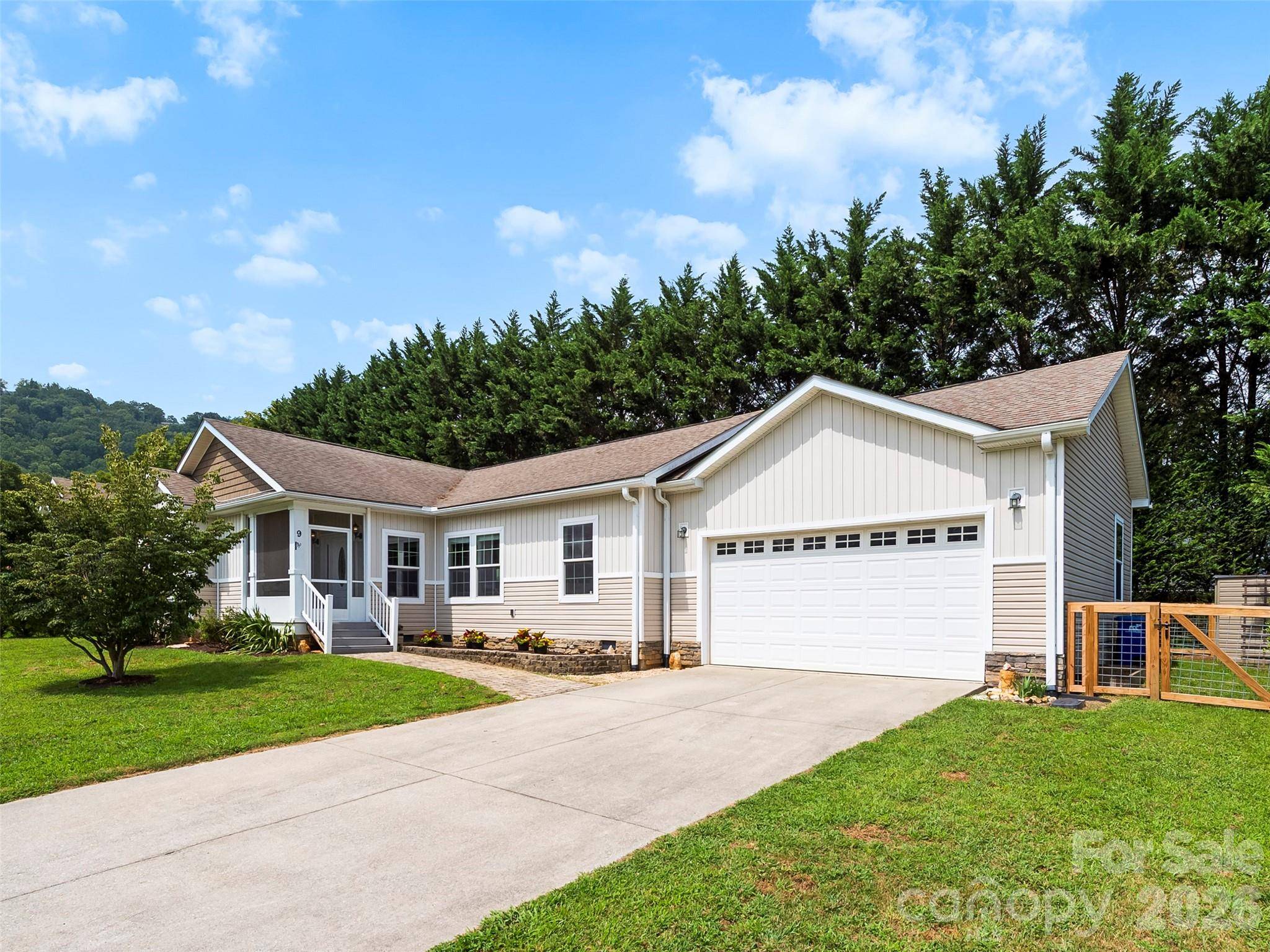 9 Farthings DR, Arden, NC 28704
