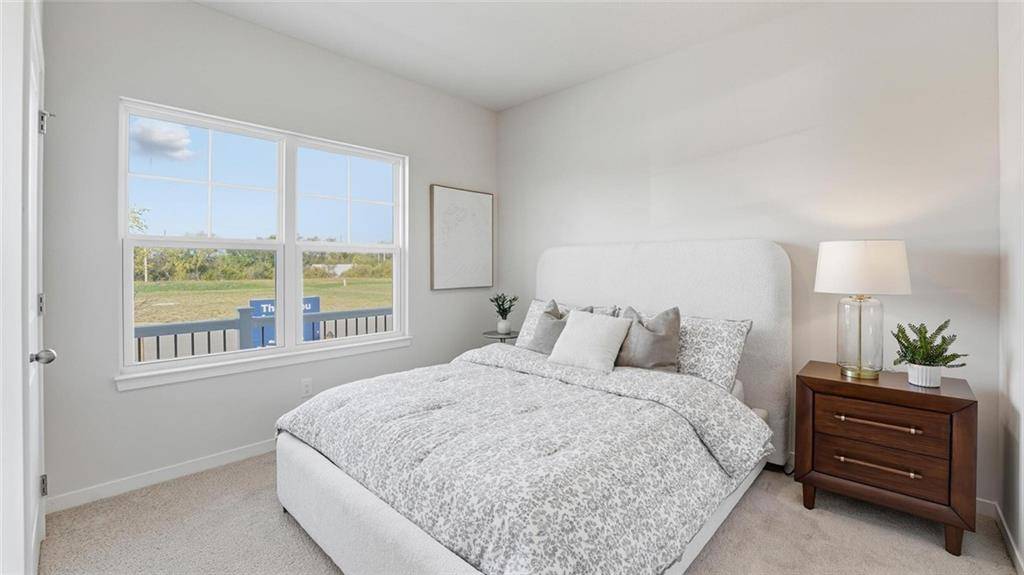 302 Lake Meadows DR, Smithville, MO 64089