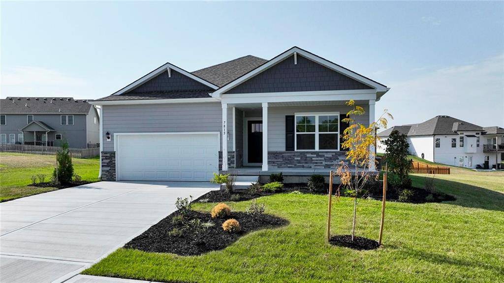 304 Lake Meadows DR, Smithville, MO 64089